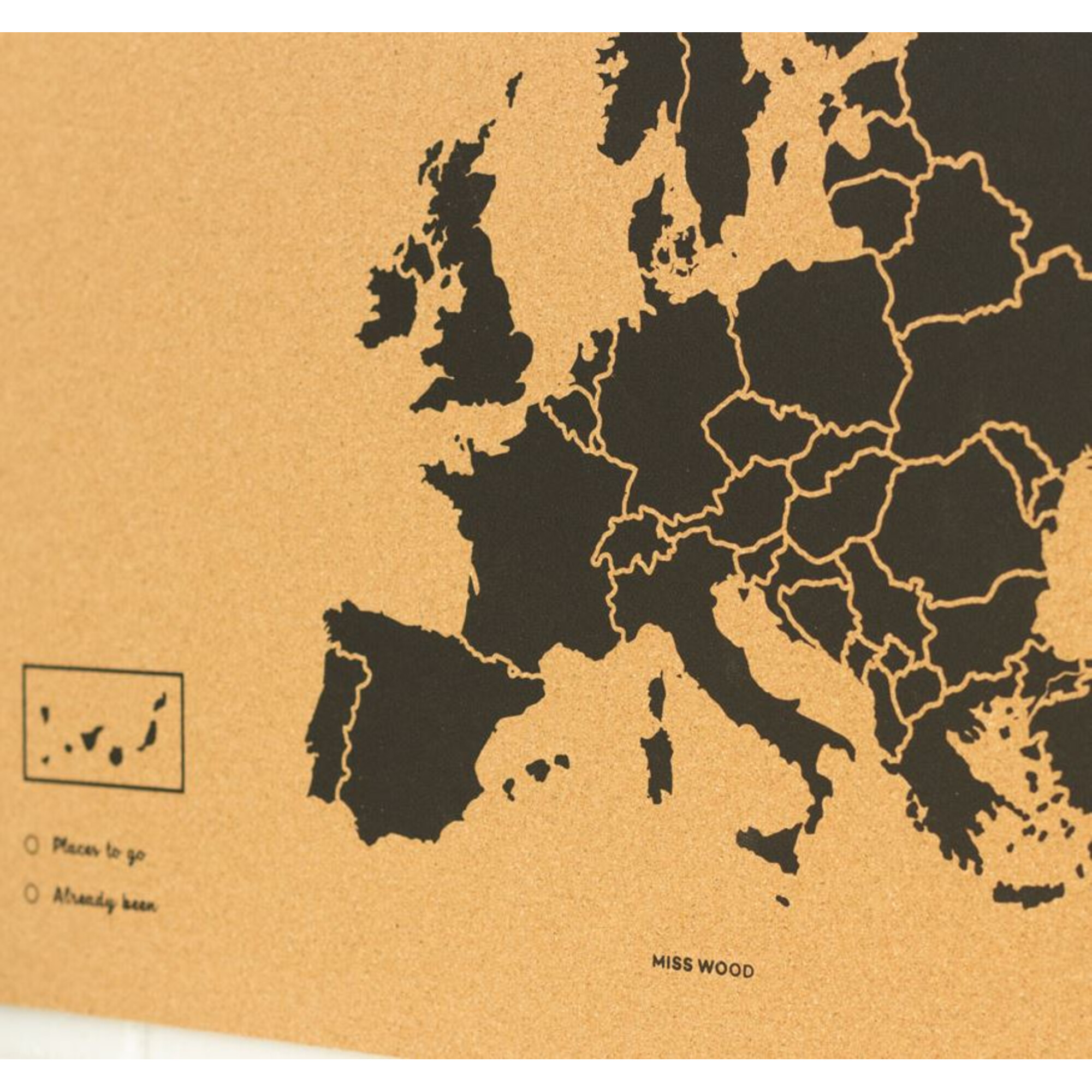 Eine Korkkarte von Europa mit schwarzen Umrissen von Ländern. Enthält Legende.