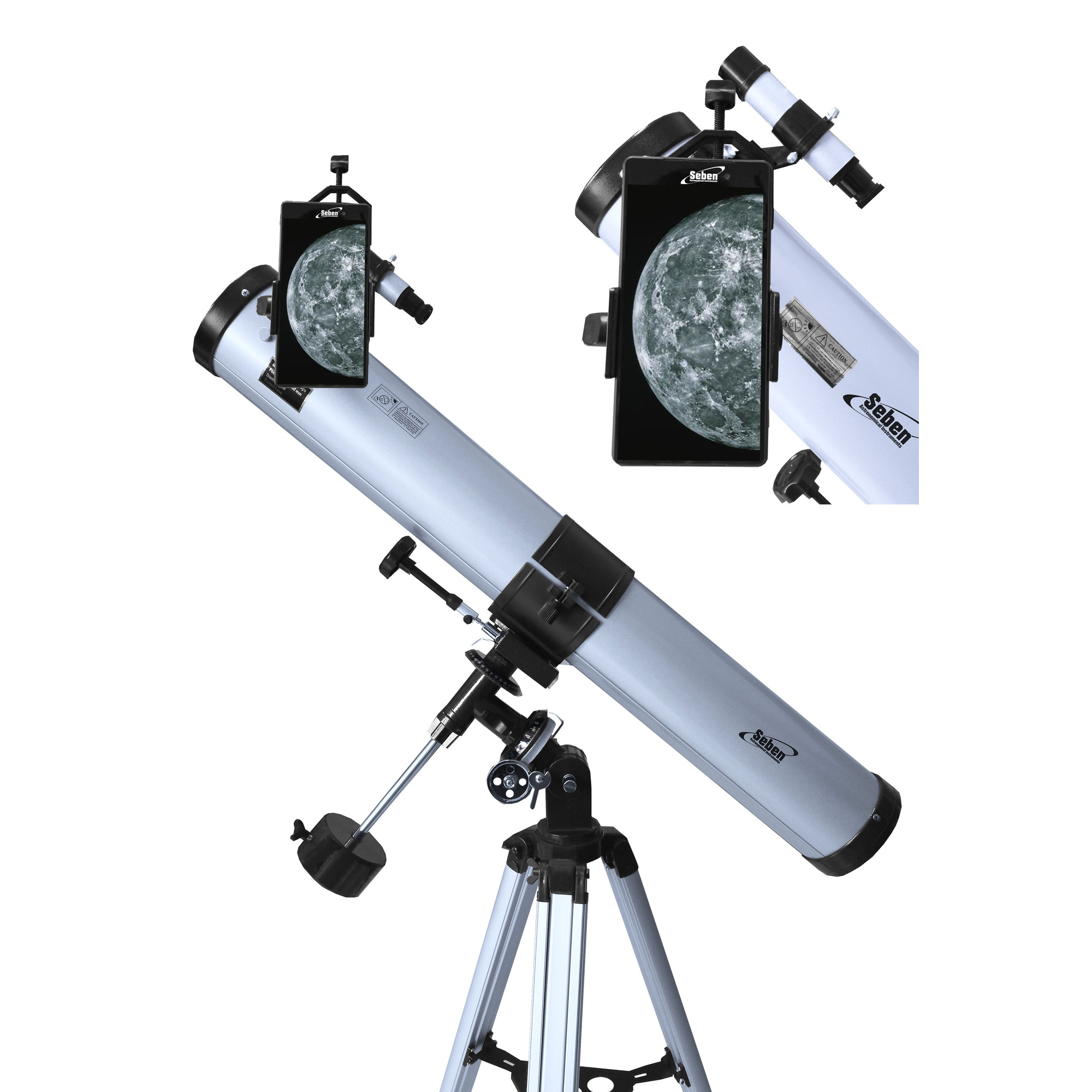 Ein silbernes Teleskop mit einem Smartphone, das den Mond zeigt, steht auf einem Stativ.
