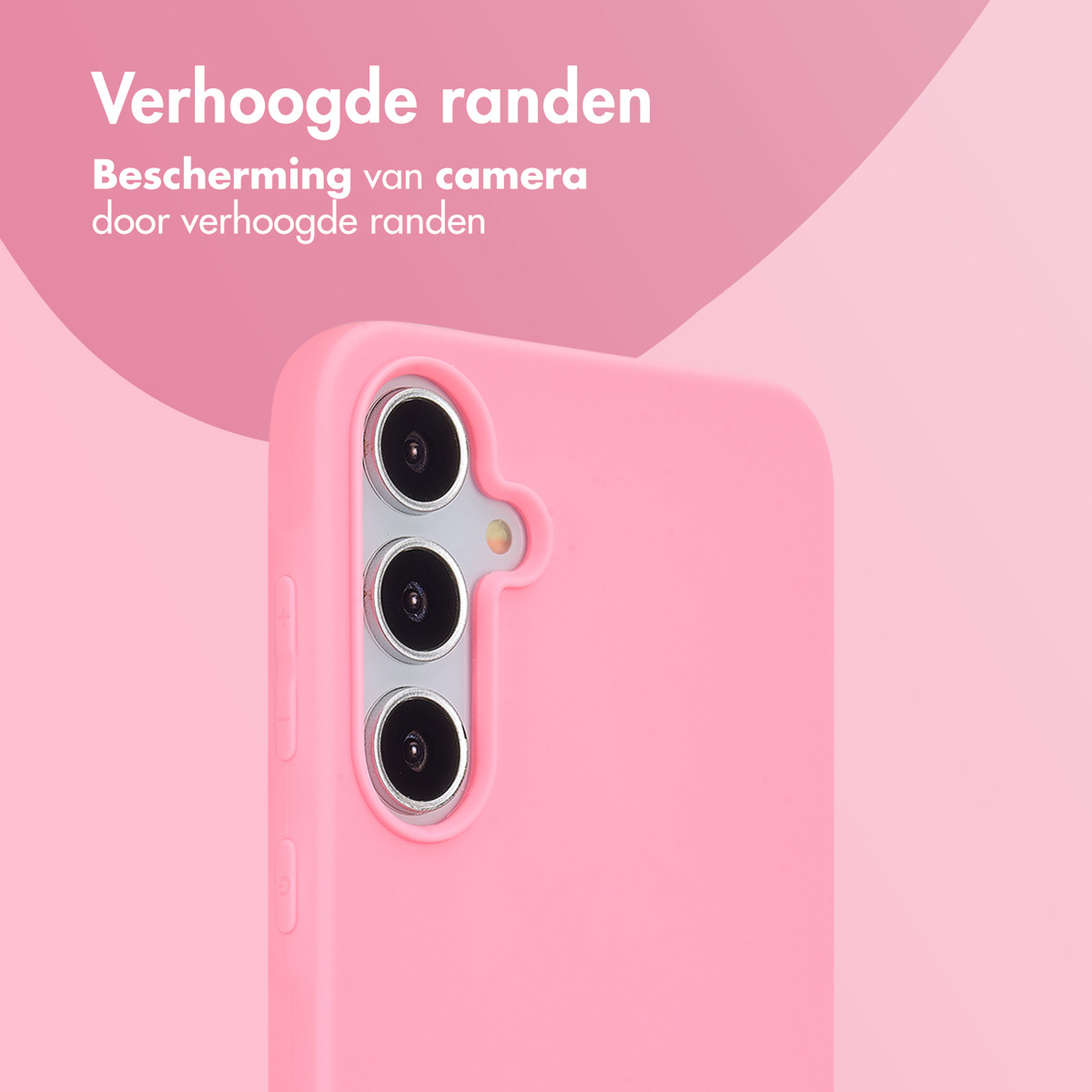 Gros plan d'une coque de téléphone rose montrant trois objectifs de caméra.