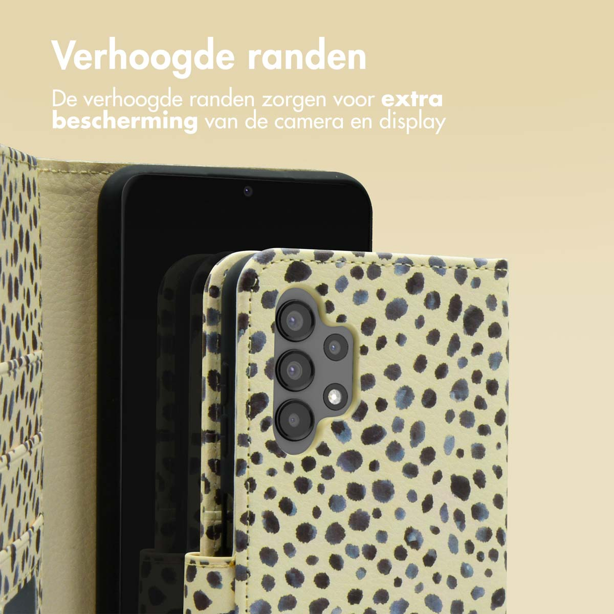 Un téléphone avec un étui de protection à pois et des bords surélevés.