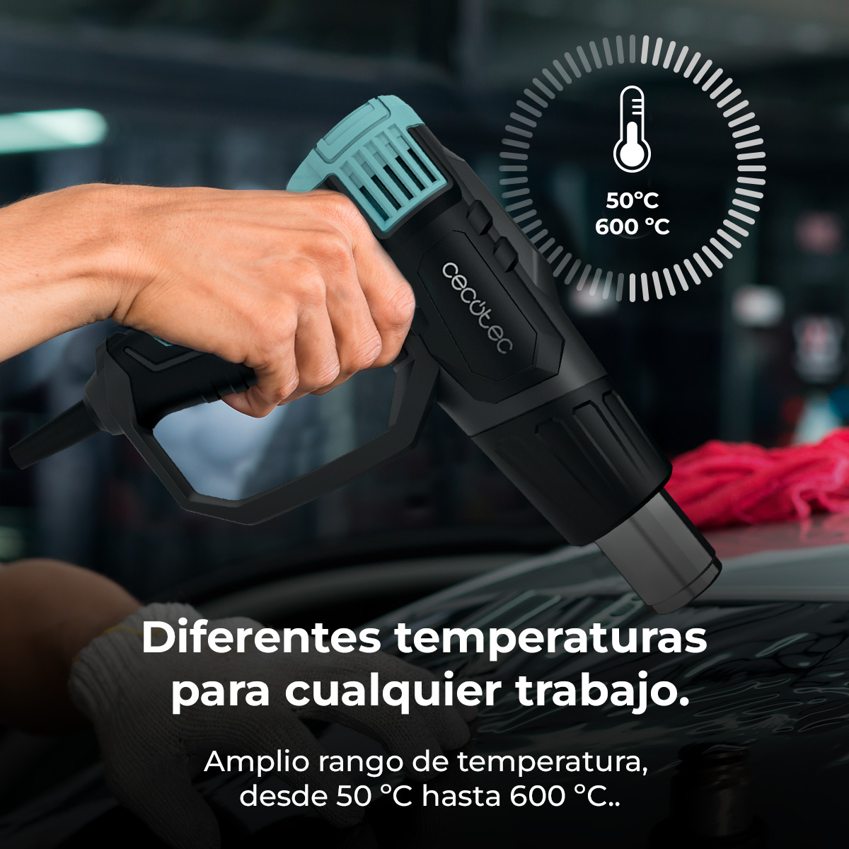 Mano sostiene pistola de calor negra con ventilación turquesa. Escala de temperatura: 50-600°C.