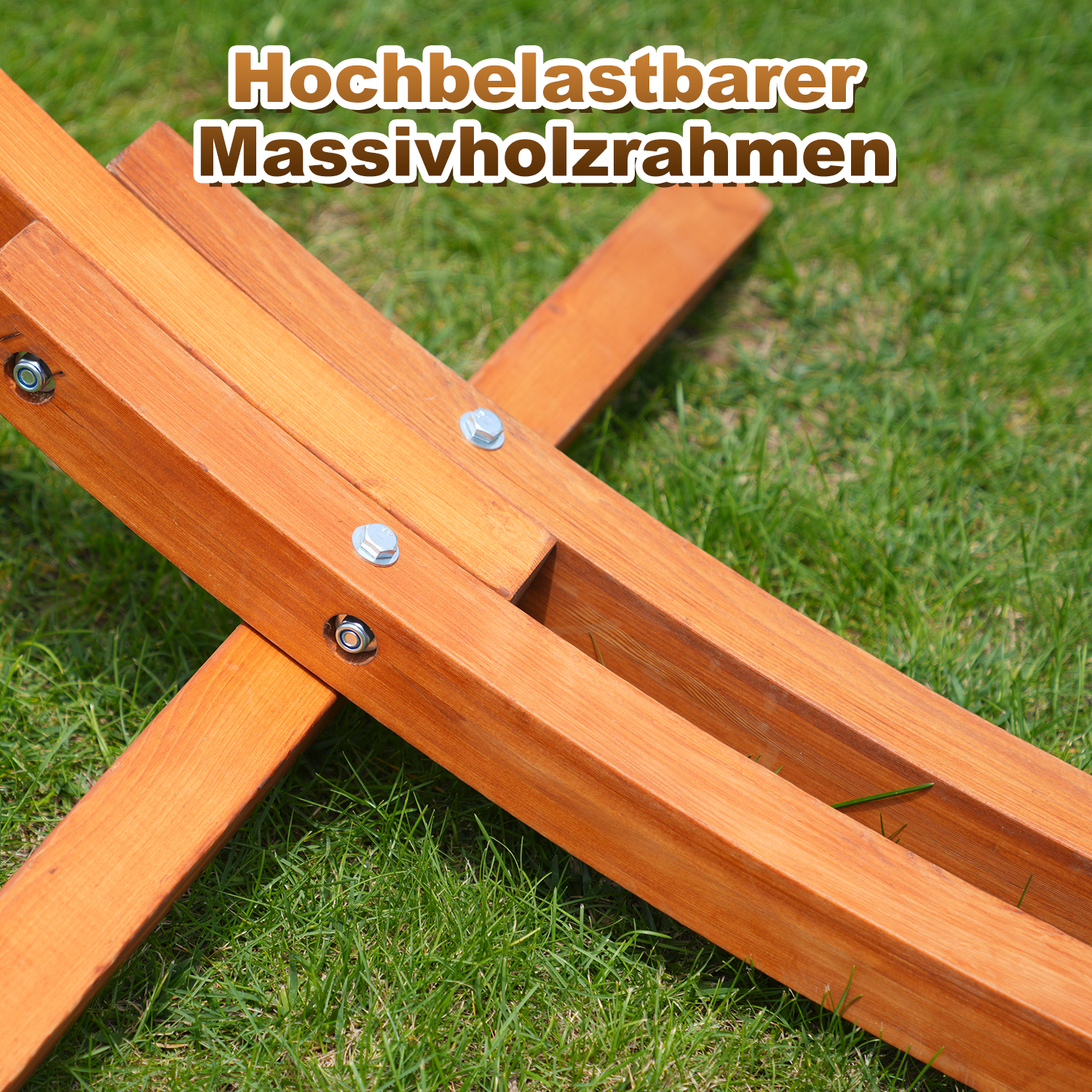 Holzrahmen auf Gras mit Schrauben. Hochbelastbarer Massivholzrahmen.