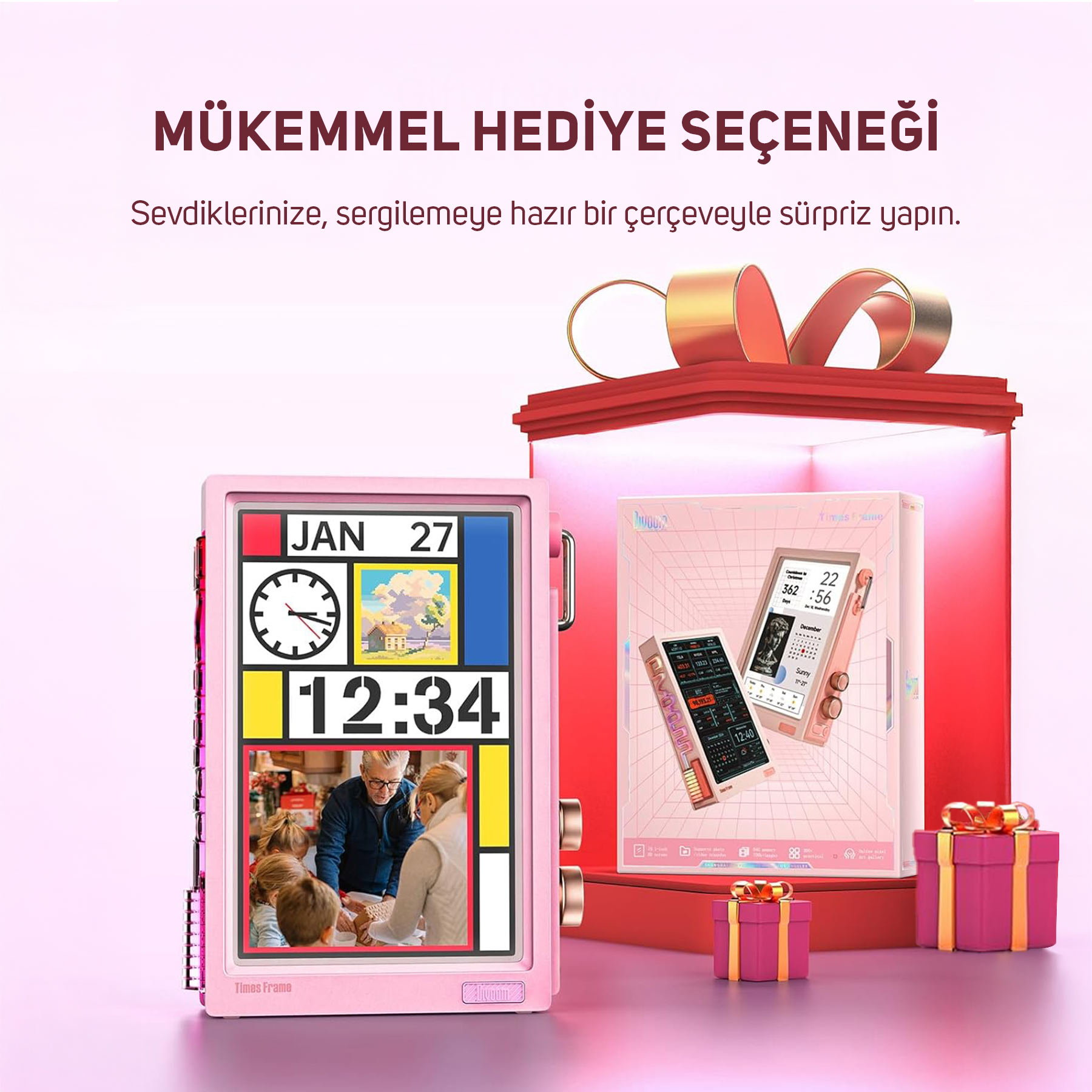 Pembe dijital çerçevede bir aile, hediye kutuları ve üstte kırmızı kurdele var.