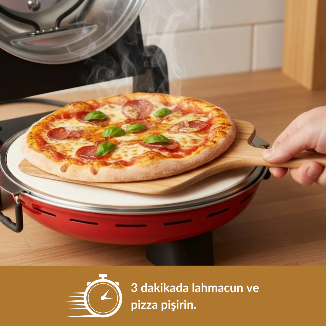 Kırmızı bir fırından salam ve fesleğenli, buğulu bir pizzayı bir kişi çıkarıyor.