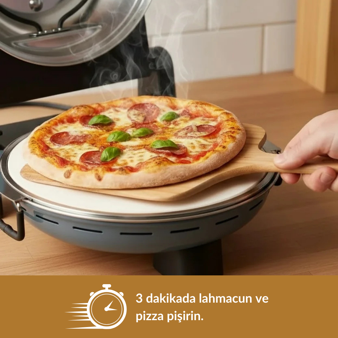 Pepperoni ve fesleğenli pizza, kürek yardımıyla pizza taşından kaldırılıyor.