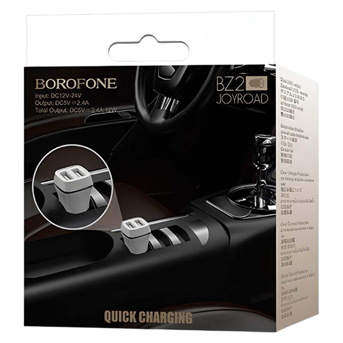 Un adaptador de cargador USB dual blanco para coche en el interior de un vehículo, mostrando carga rápida.