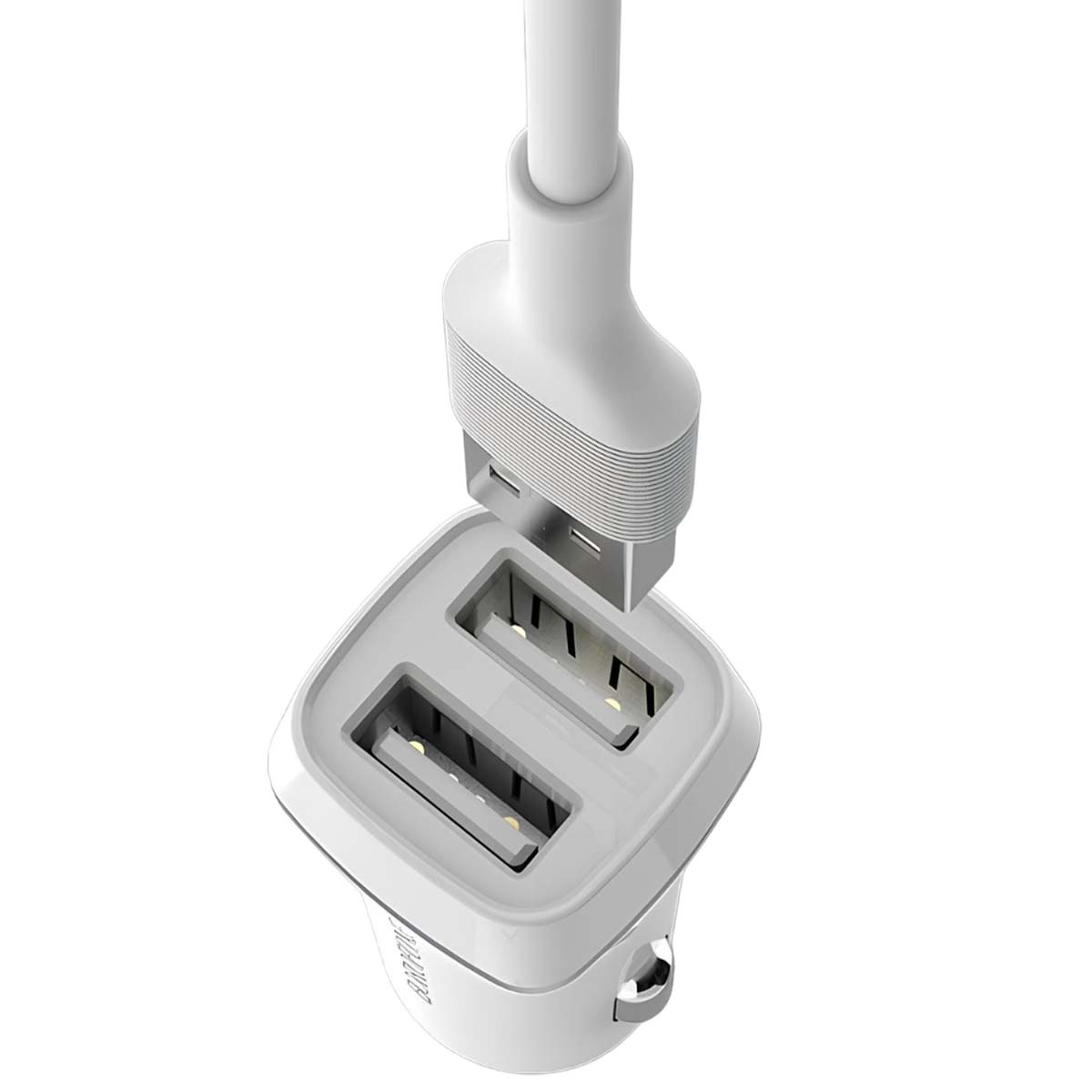 Un cargador USB blanco se enchufa en una toma de corriente.