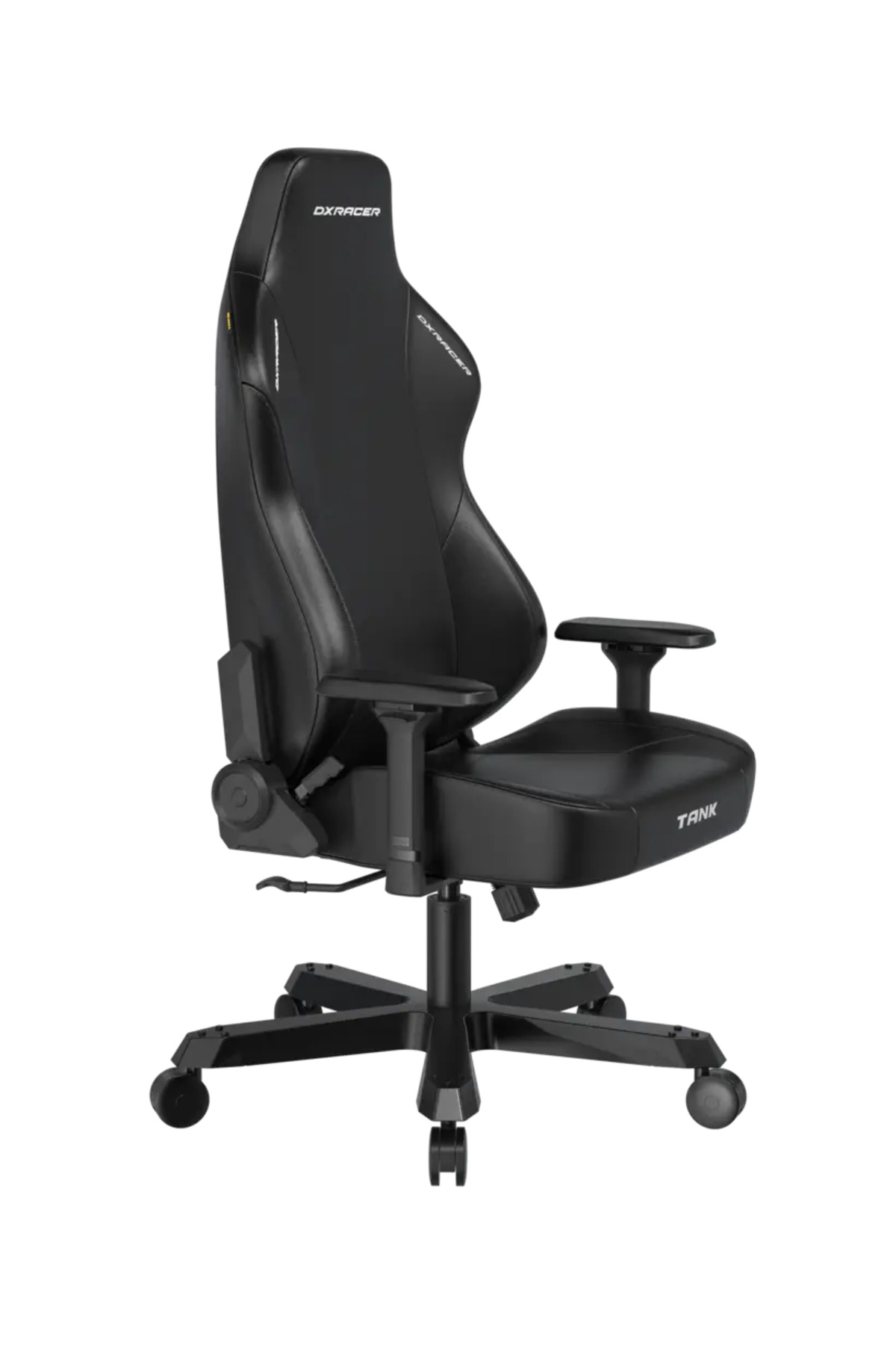 Siyah DXRacer oyuncu koltuğu, kolçaklı ve tekerlekli. 'TANK' etiketli.