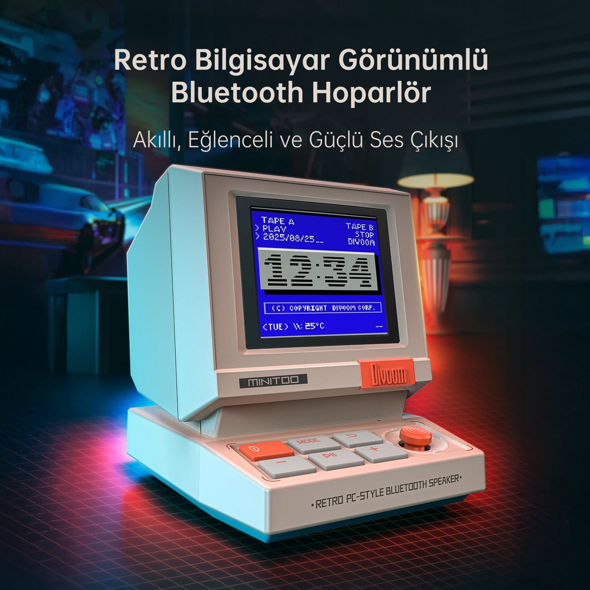 Retro PC tarzı Bluetooth hoparlör, 12:34 gösteriyor, düğmeler ve turuncu kadranlı.