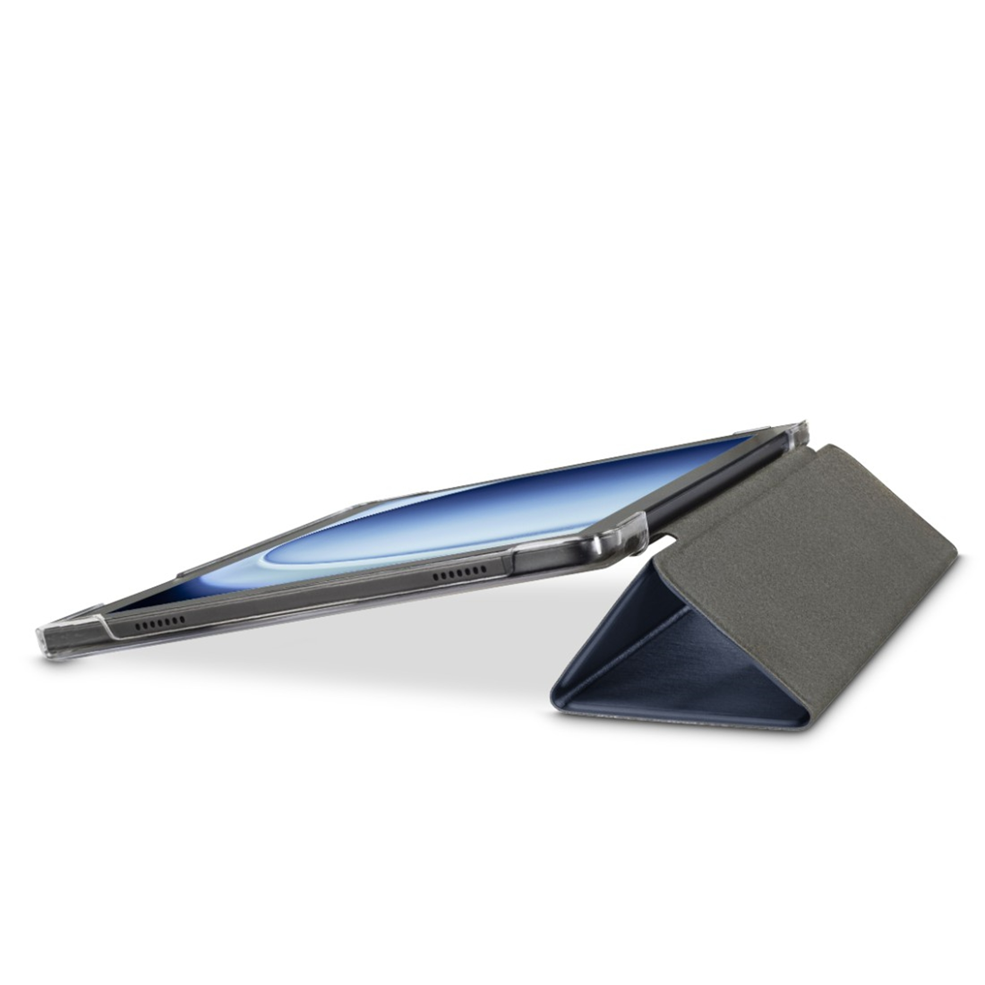 Szary tablet z etui, podparty.