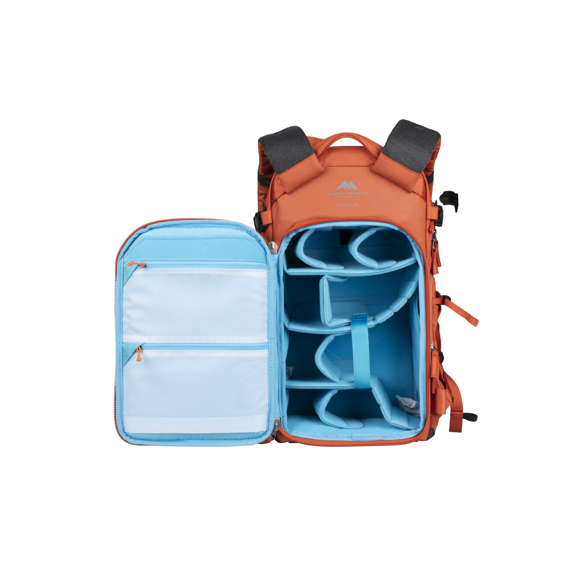 Ein orangefarbener Rucksack mit offenem Hauptfach und blauen Einlagen.