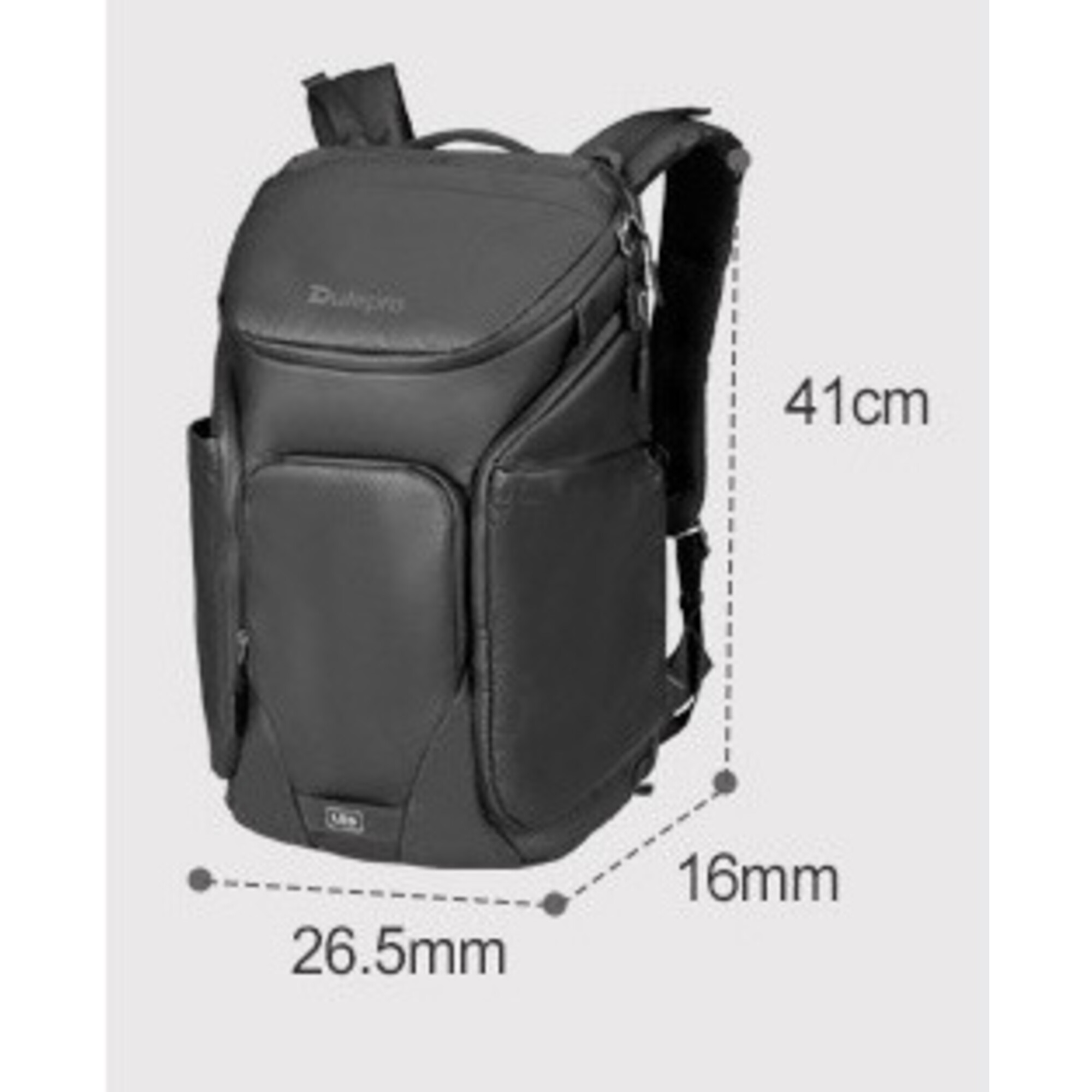 Schwarzer Rucksack mit Maßen 41x26,5x16cm.