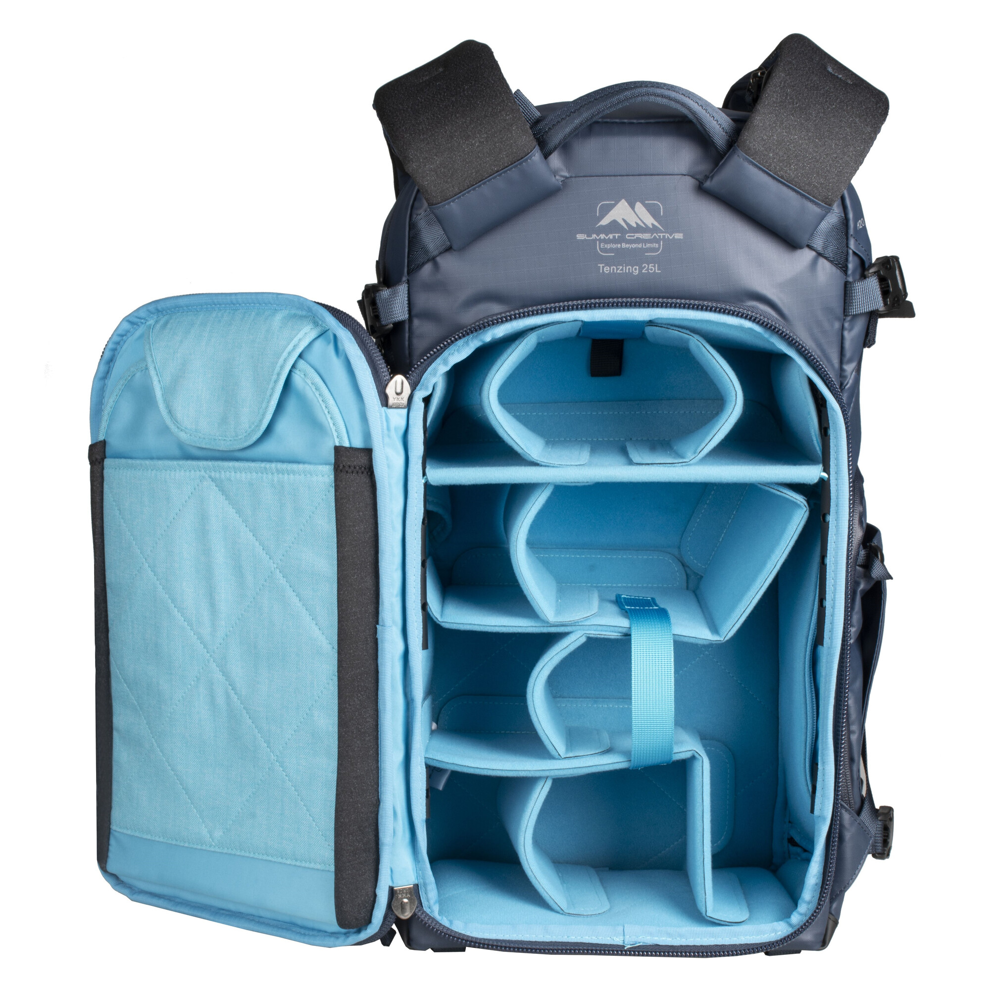 Ein dunkelblauer Rucksack mit offenem Hauptfach und hellblauen Trennwänden.