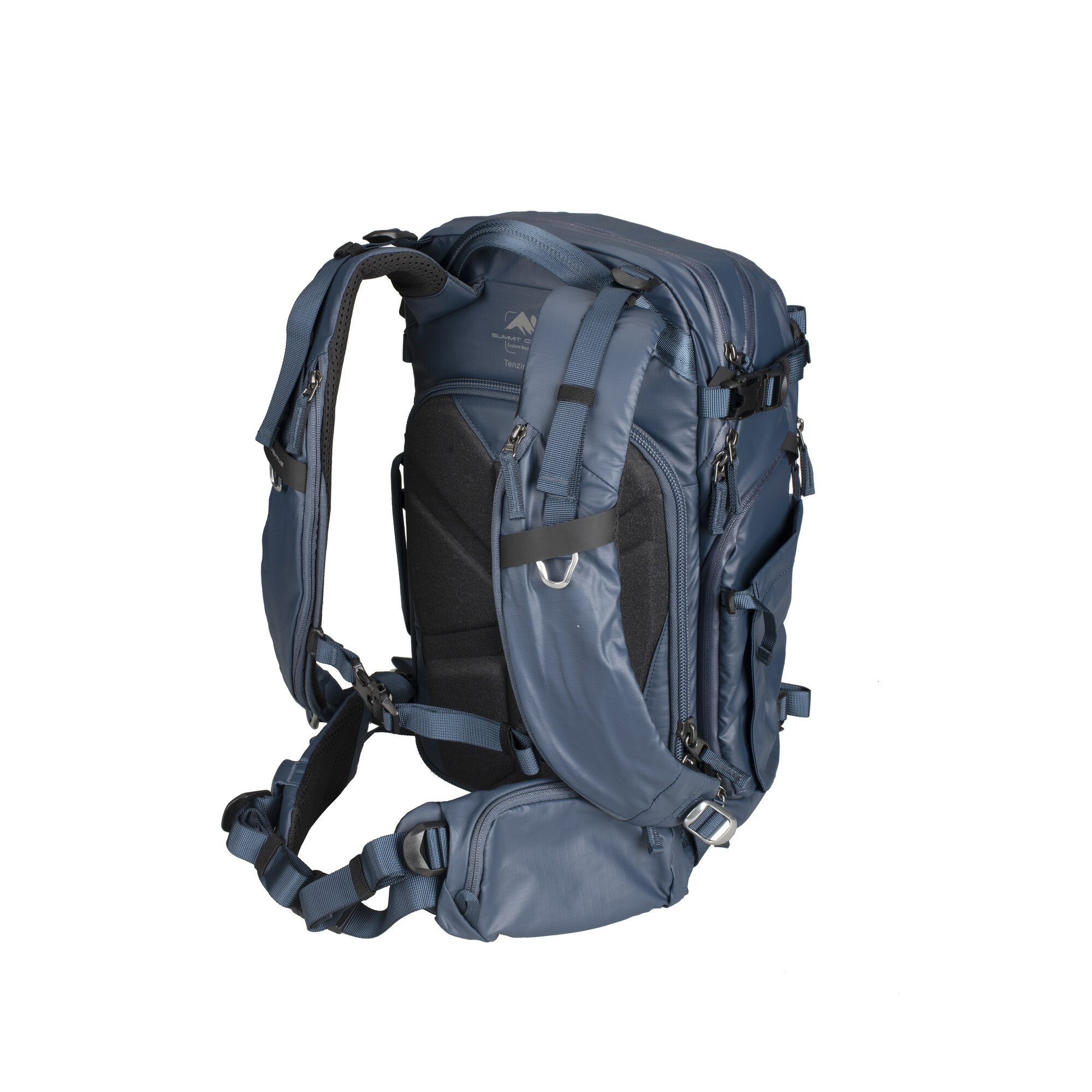Ein blaugrauer Rucksack mit vielen Schnallen und Taschen.