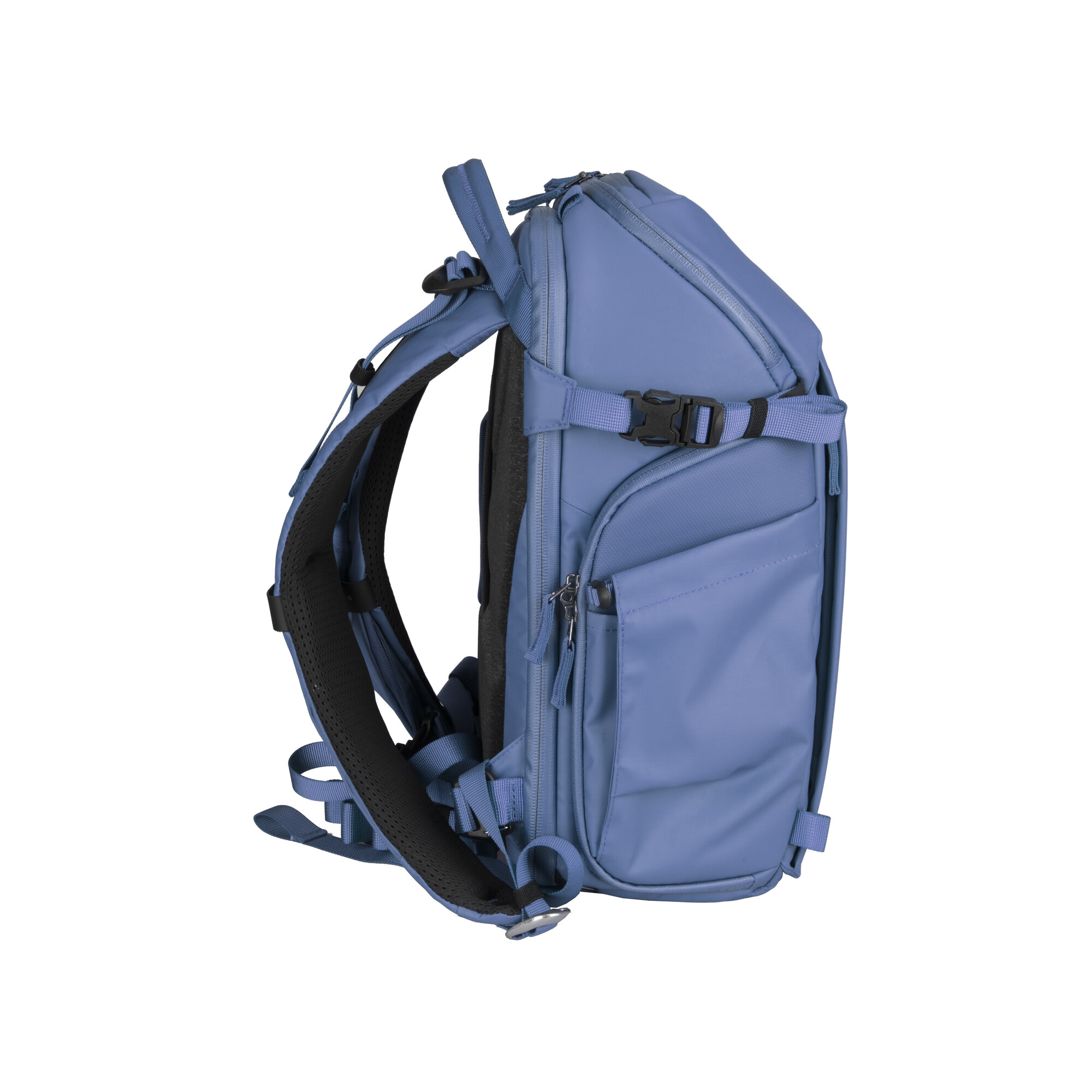 Eine blaue Tasche mit verstellbaren Trägern und mehreren Reißverschlusstaschen.
