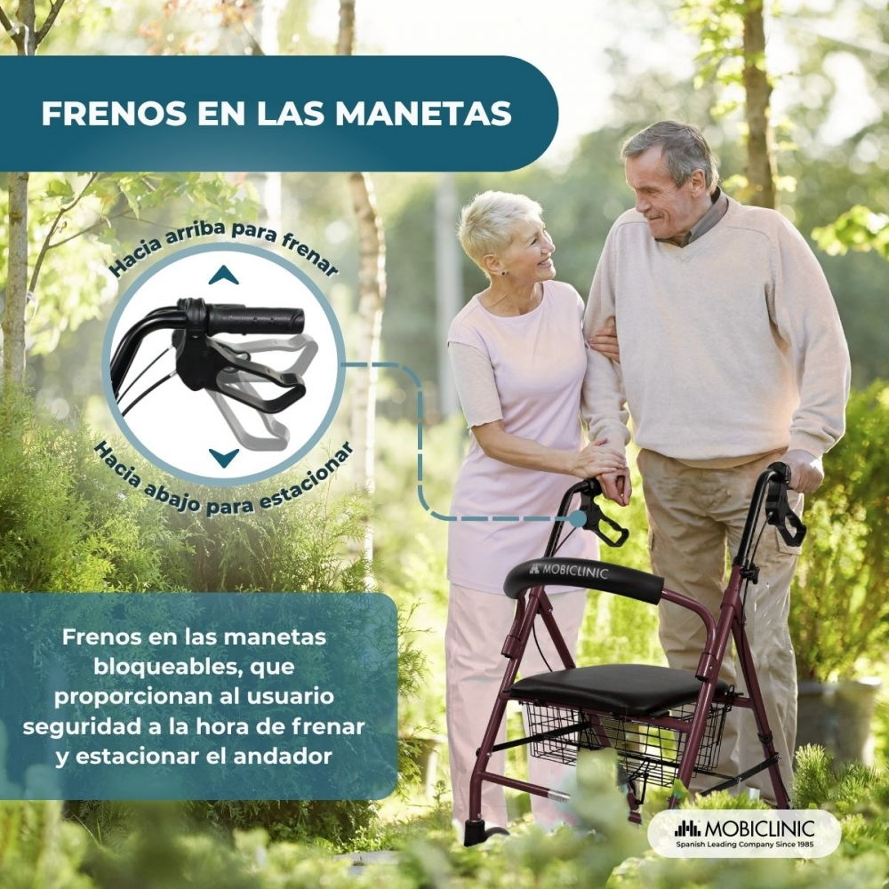 Pareja de ancianos con un andador al aire libre. El andador tiene frenos en los mangos.