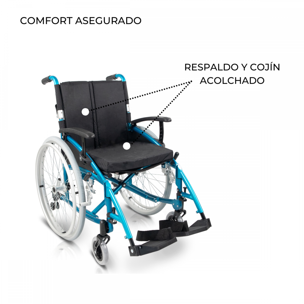 Una silla de ruedas azul con asiento y respaldo acolchados, ruedas blancas.