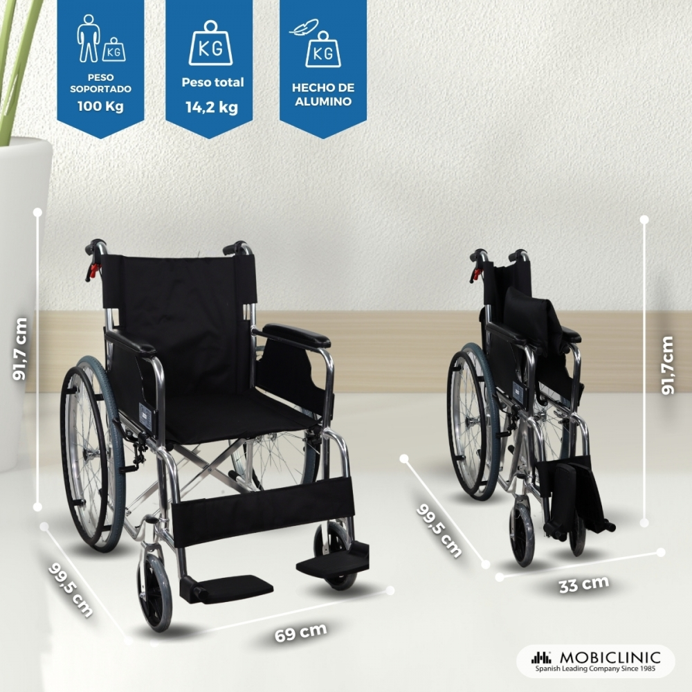 Una silla de ruedas desplegada y una plegada con dimensiones.