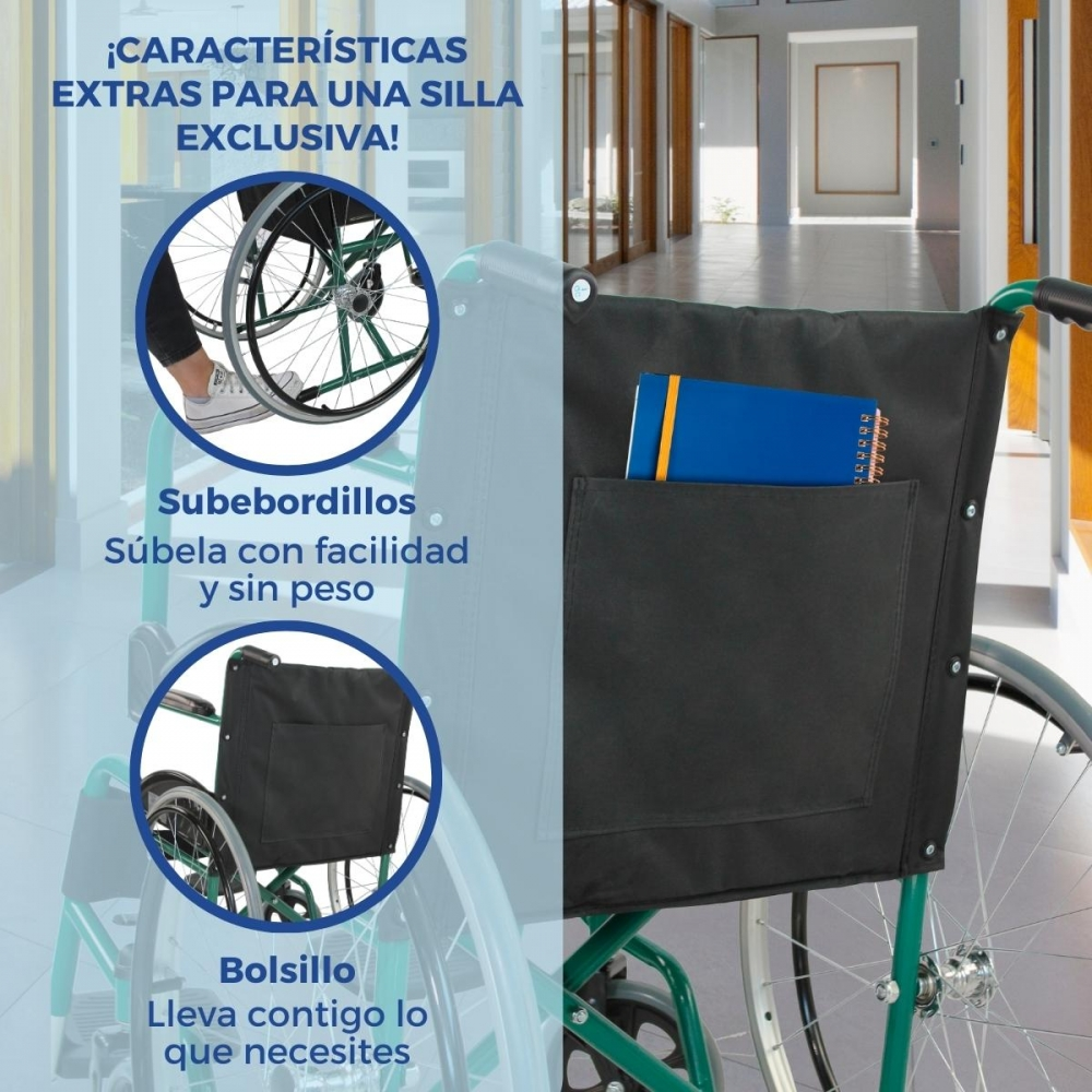 Una silla de ruedas con bolsillo negro y libreta azul. Primer plano de las ruedas.