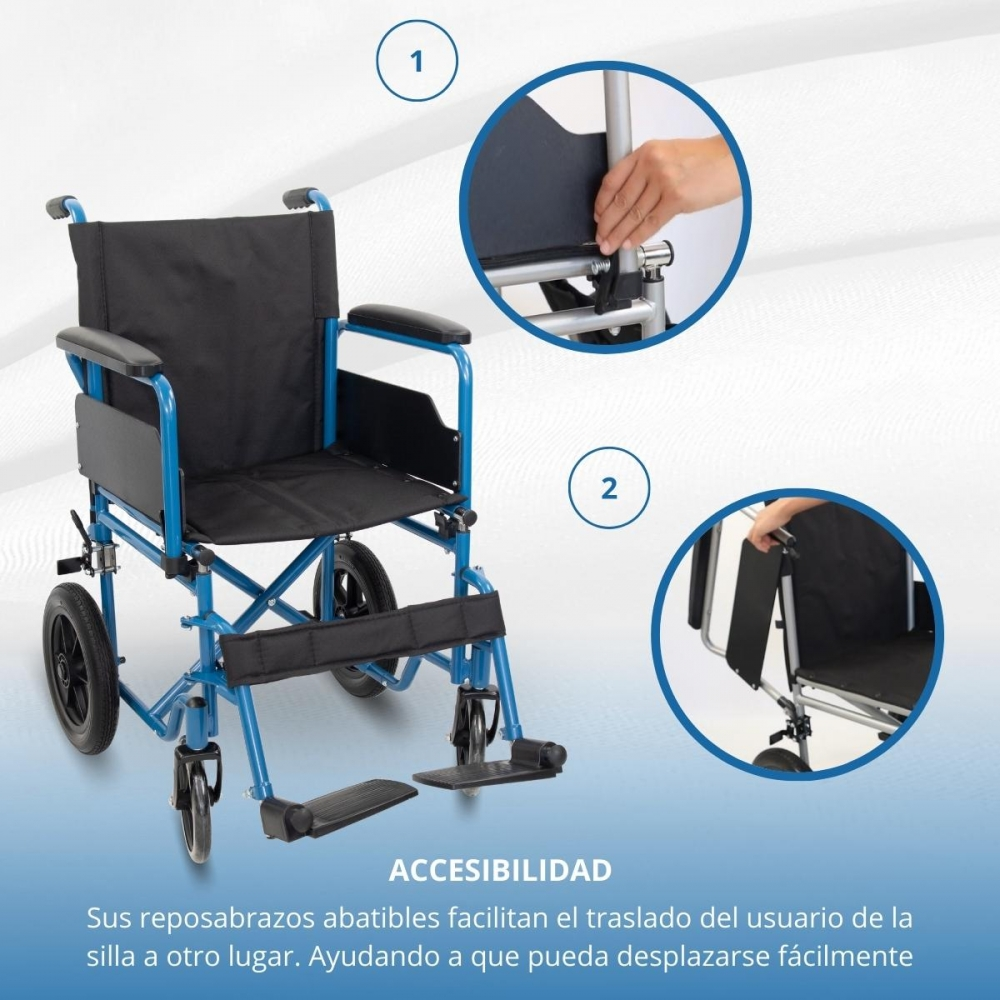 Un sillón de ruedas azul con tapicería negra y reposabrazos abatibles.