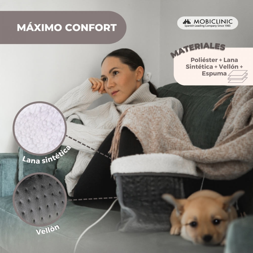 Mujer relajándose en sofá con perro. Materiales: Poliéster, Lana, Espuma.