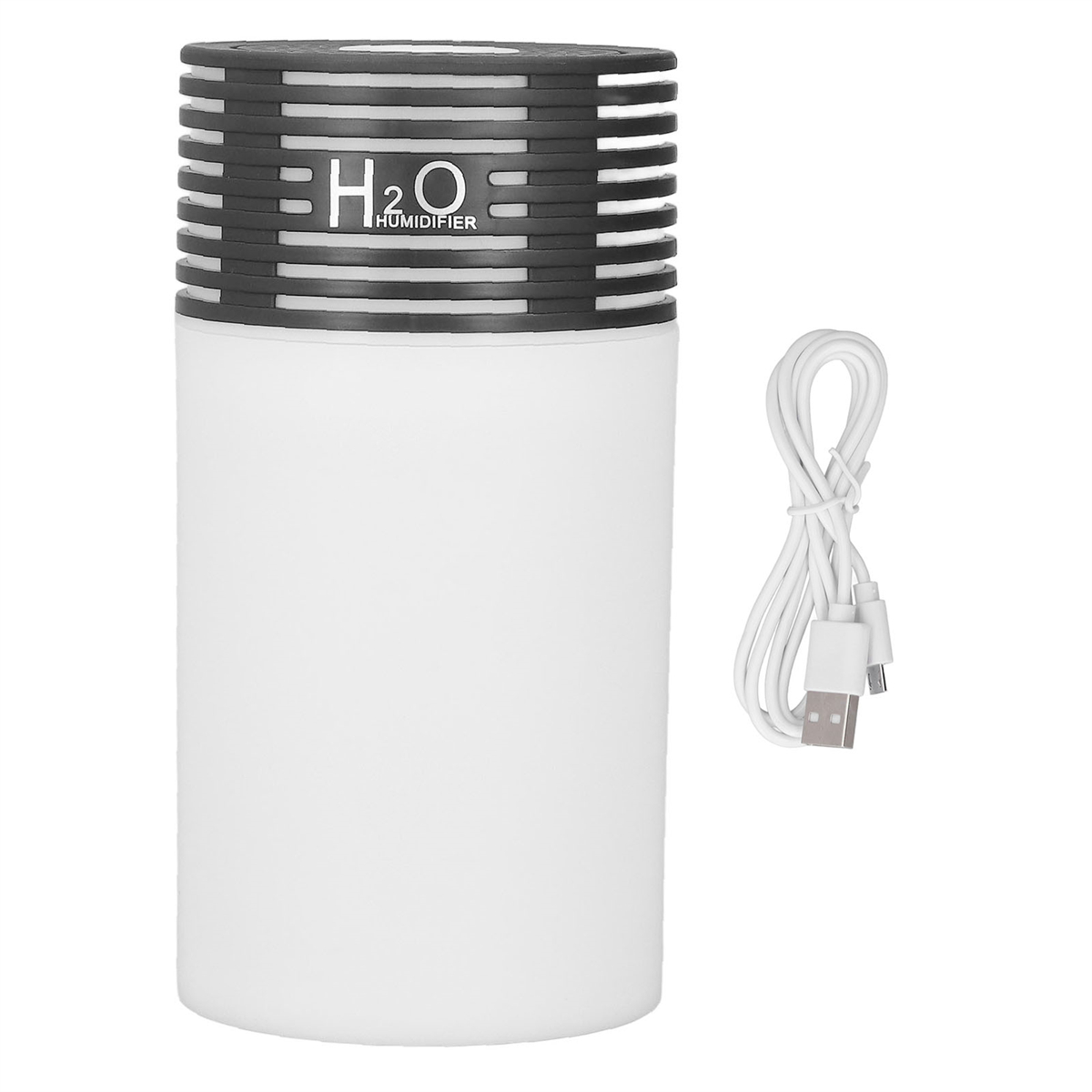 Ein weißer Luftbefeuchter mit schwarzem Gitter und H2O-Aufdruck, daneben ein weißes USB-Kabel.