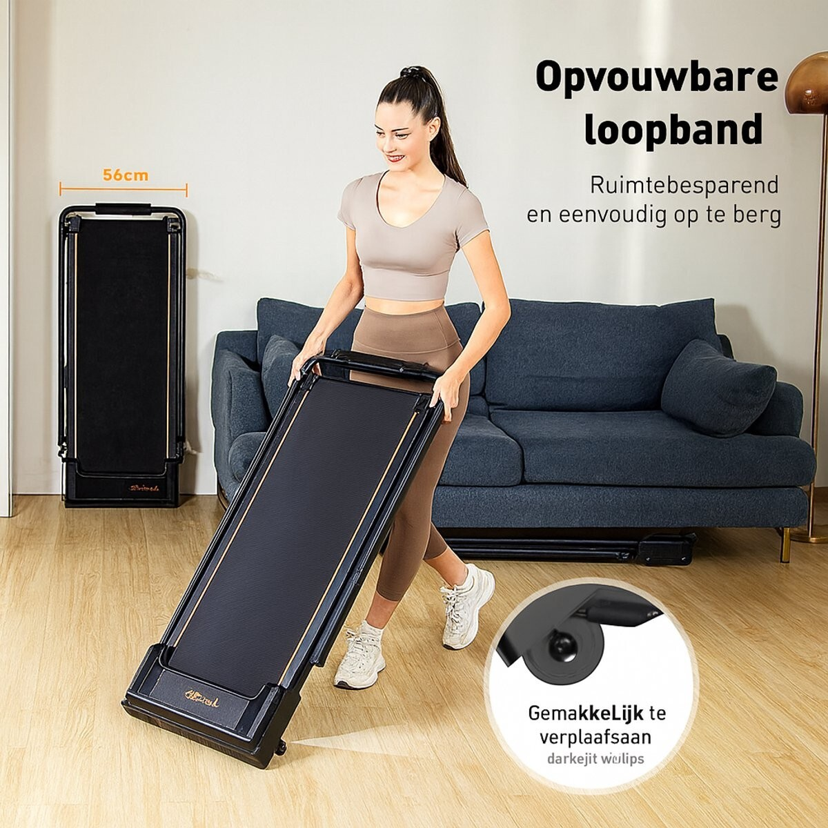 Kobieta trzyma składaną bieżnię z kółkami, łatwą do przechowywania.