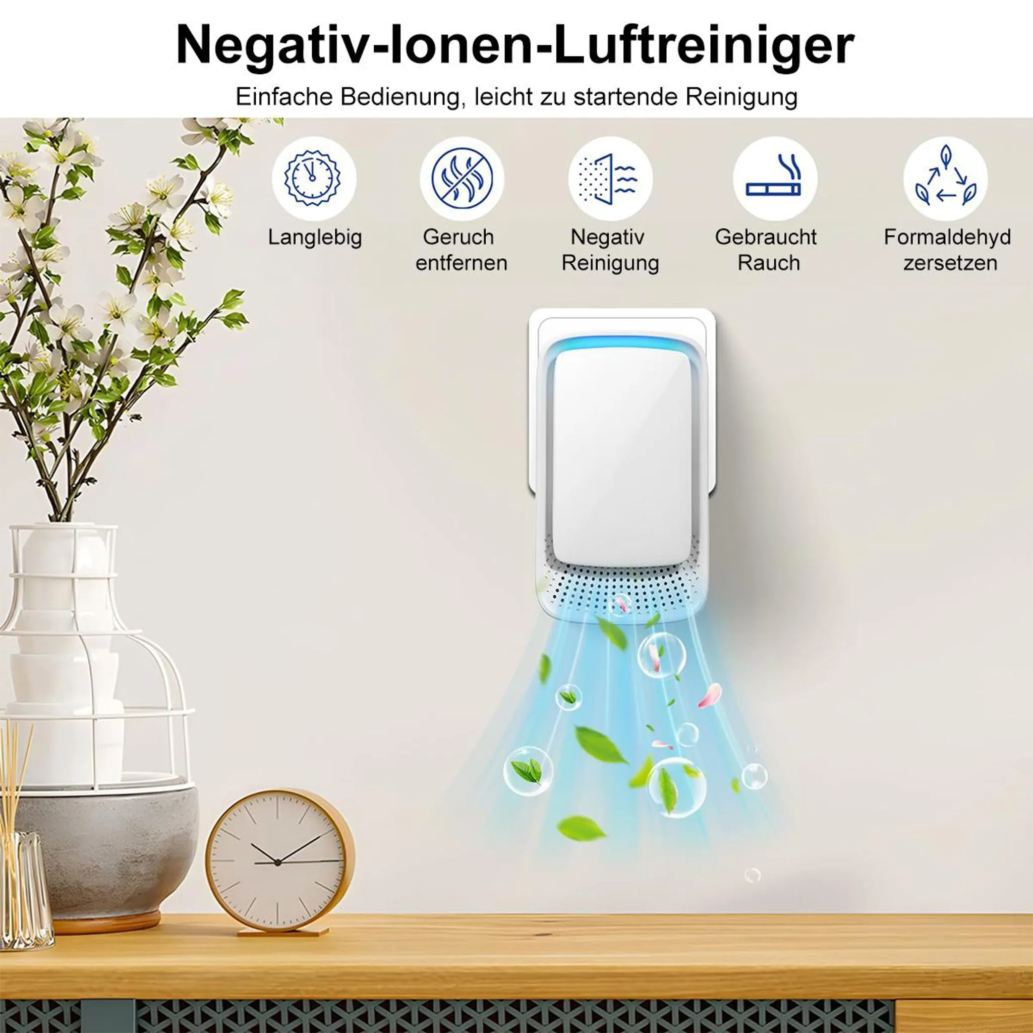 Ein weißer Luftreiniger gibt blaue Luft mit Blättern aus. Links ein Strauß Blumen und eine Uhr.