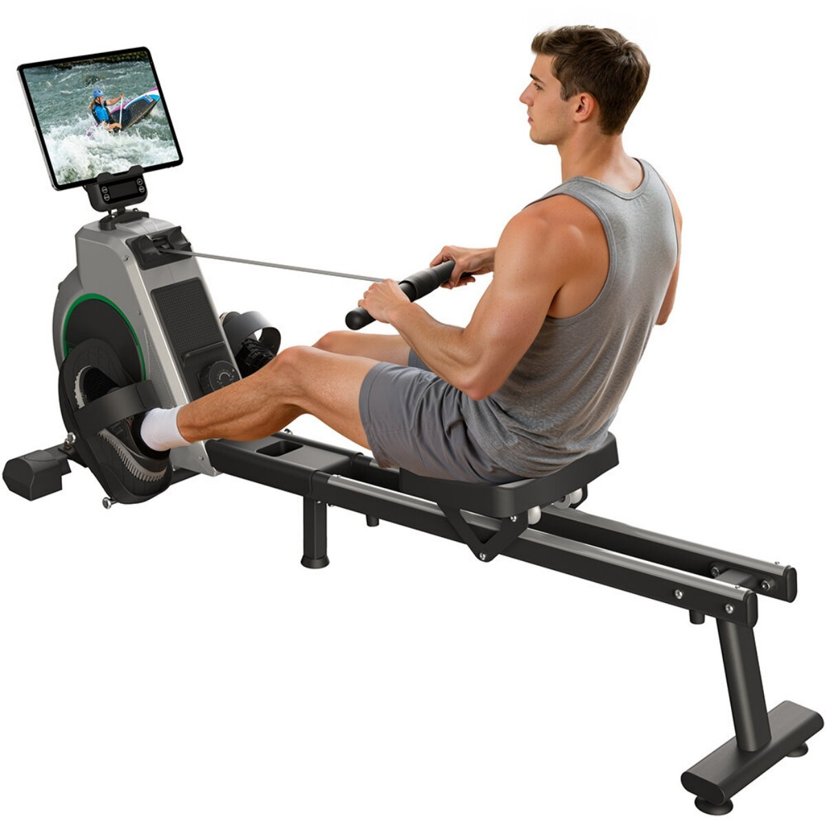 Mężczyzna na wioślarzu z tabletem pokazującym kajakarza. Białe tło.