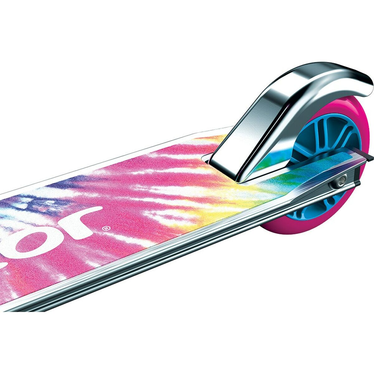 Zbliżenie hulajnogi z kolorowym wzorem tie-dye i różowym kołem.