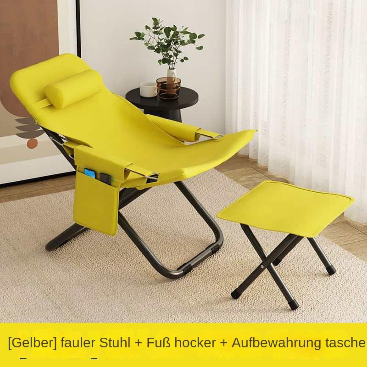 Ein gelber Liegestuhl mit Fußhocker und Seitentasche auf einem Teppich.