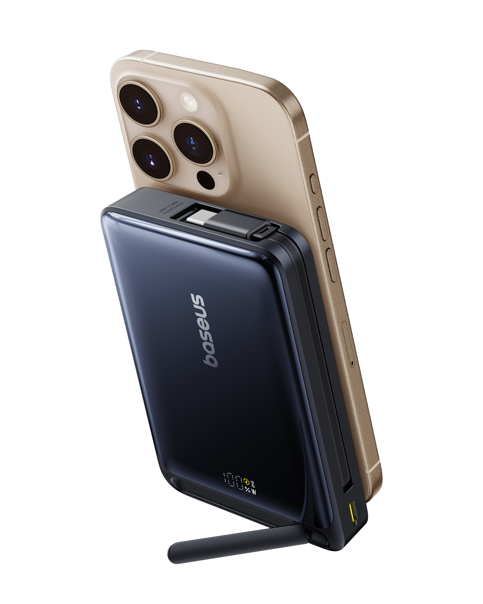 Respaldo dorado de iPhone con tres cámaras junto a una batería externa negra brillante con logo Baseus.
