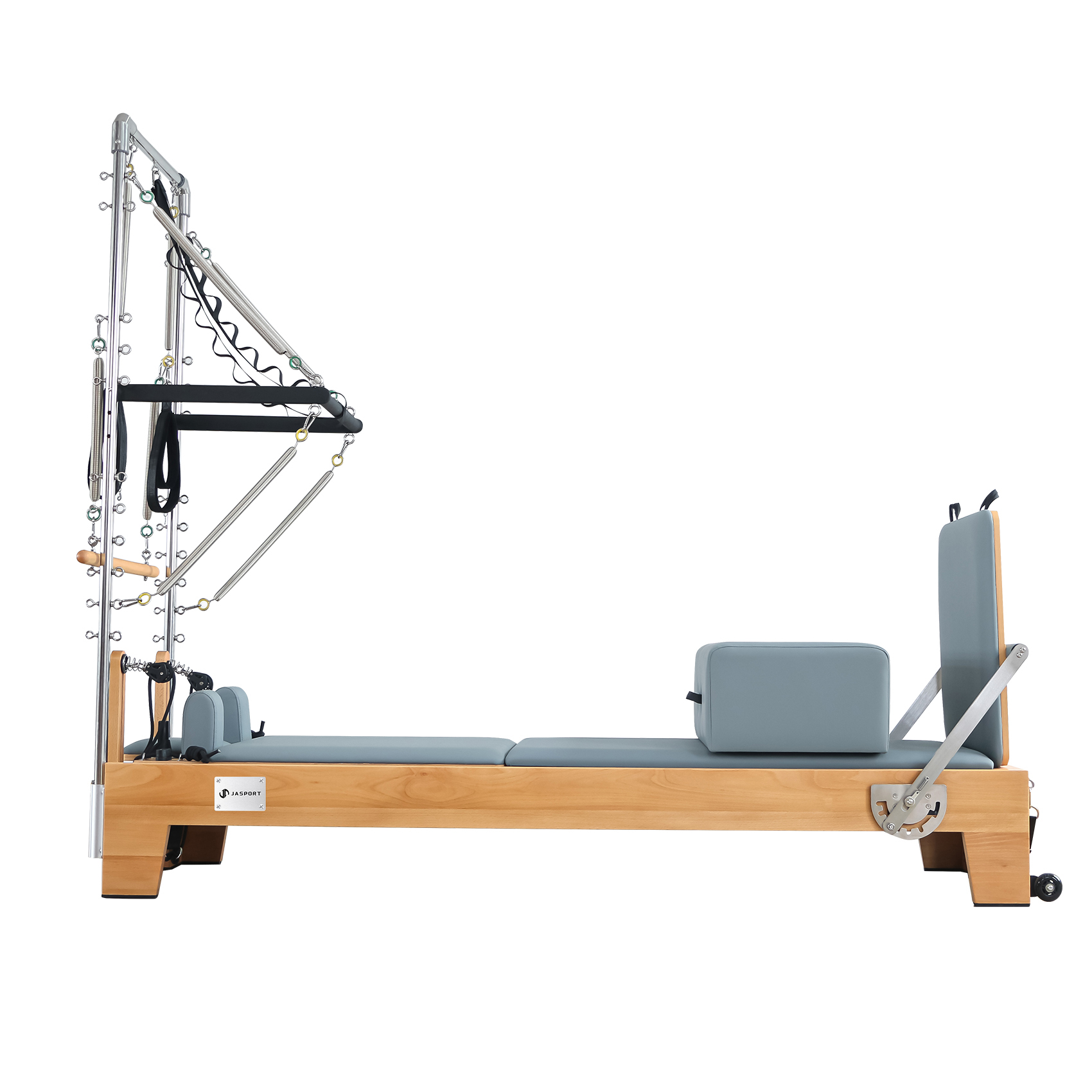 Ein Holz-Pilates-Reformer mit grauen Polstern, Federn und Riemen.