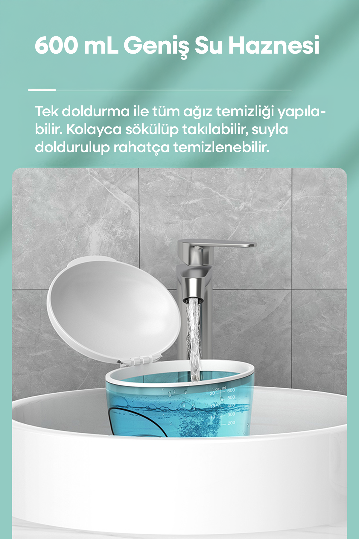 Musluktan suyla doldurulan su haznesi.