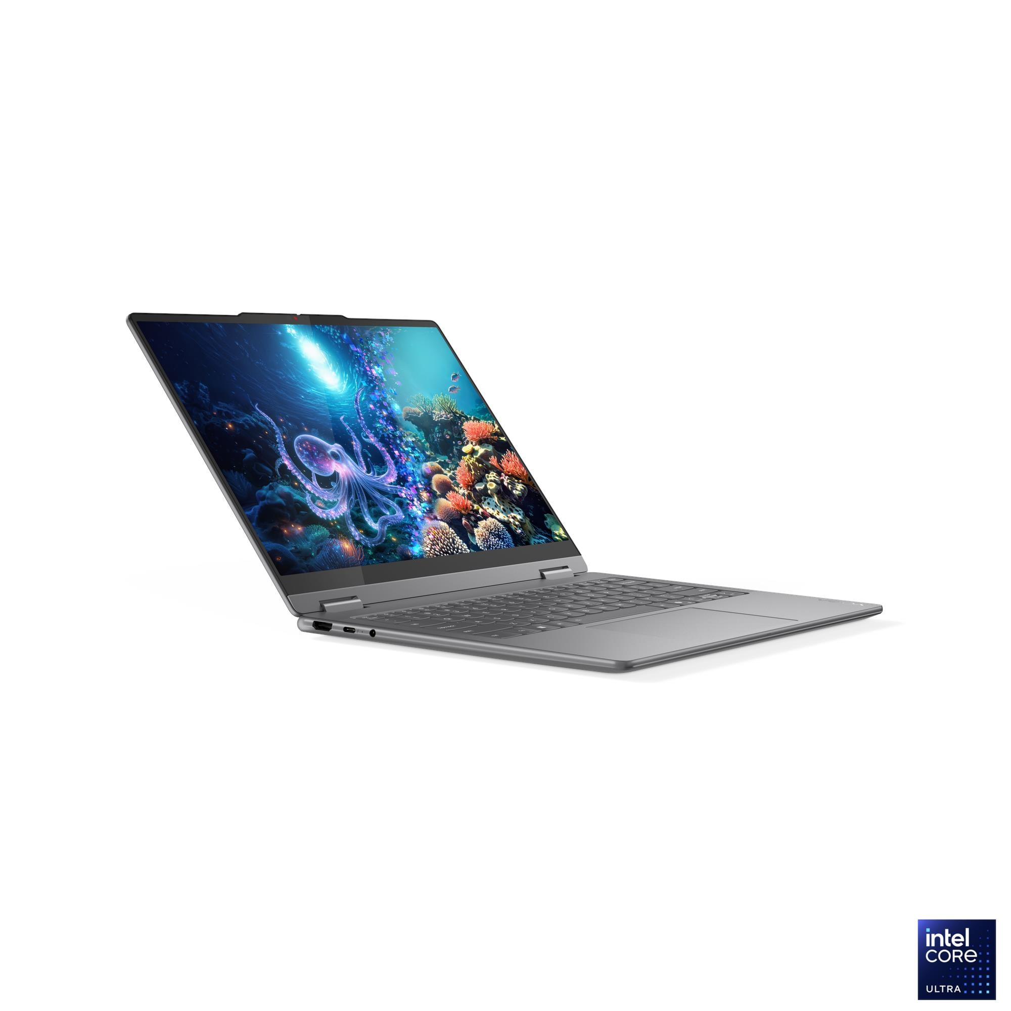 Laptop grigio con schermo aperto che mostra una scena subacquea con un polpo.