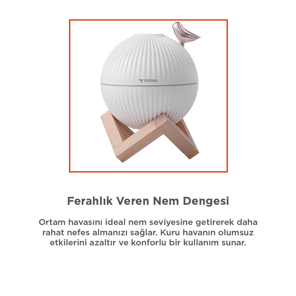 Ahşap stant üzerinde beyaz, yivli, küre şeklinde bir nemlendirici.