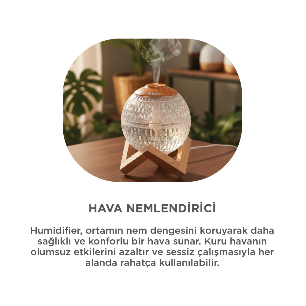 Ahşap stand üzerinde buhar yayan küre şeklinde bir nemlendirici.