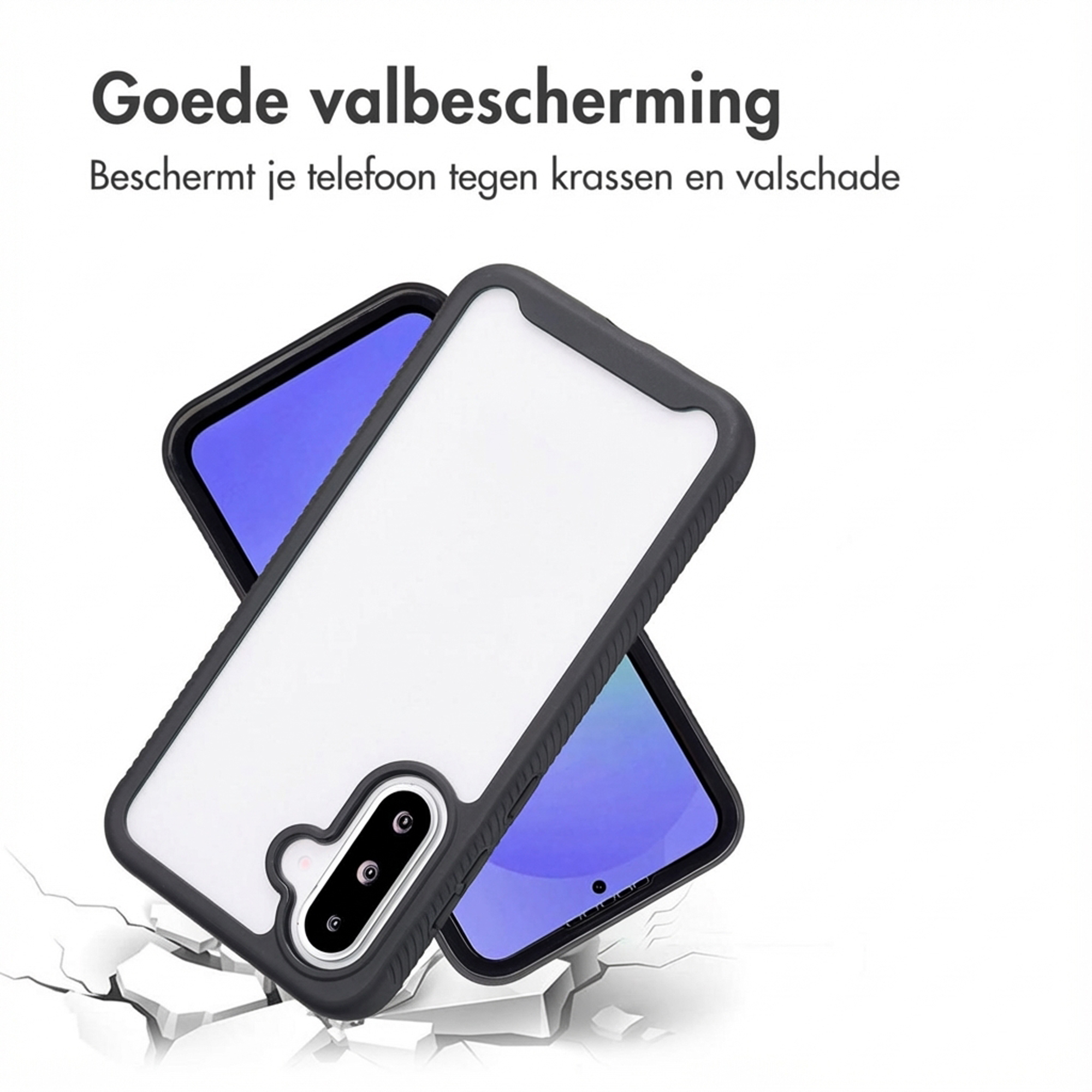 Zwarte telefoonhoes met doorzichtige achterkant op gebroken grond.