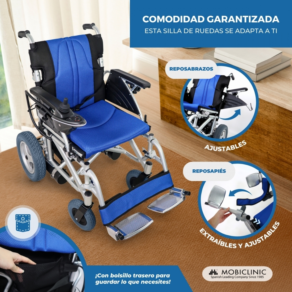 Una silla de ruedas eléctrica azul y plateada con reposabrazos y reposapiés ajustables.