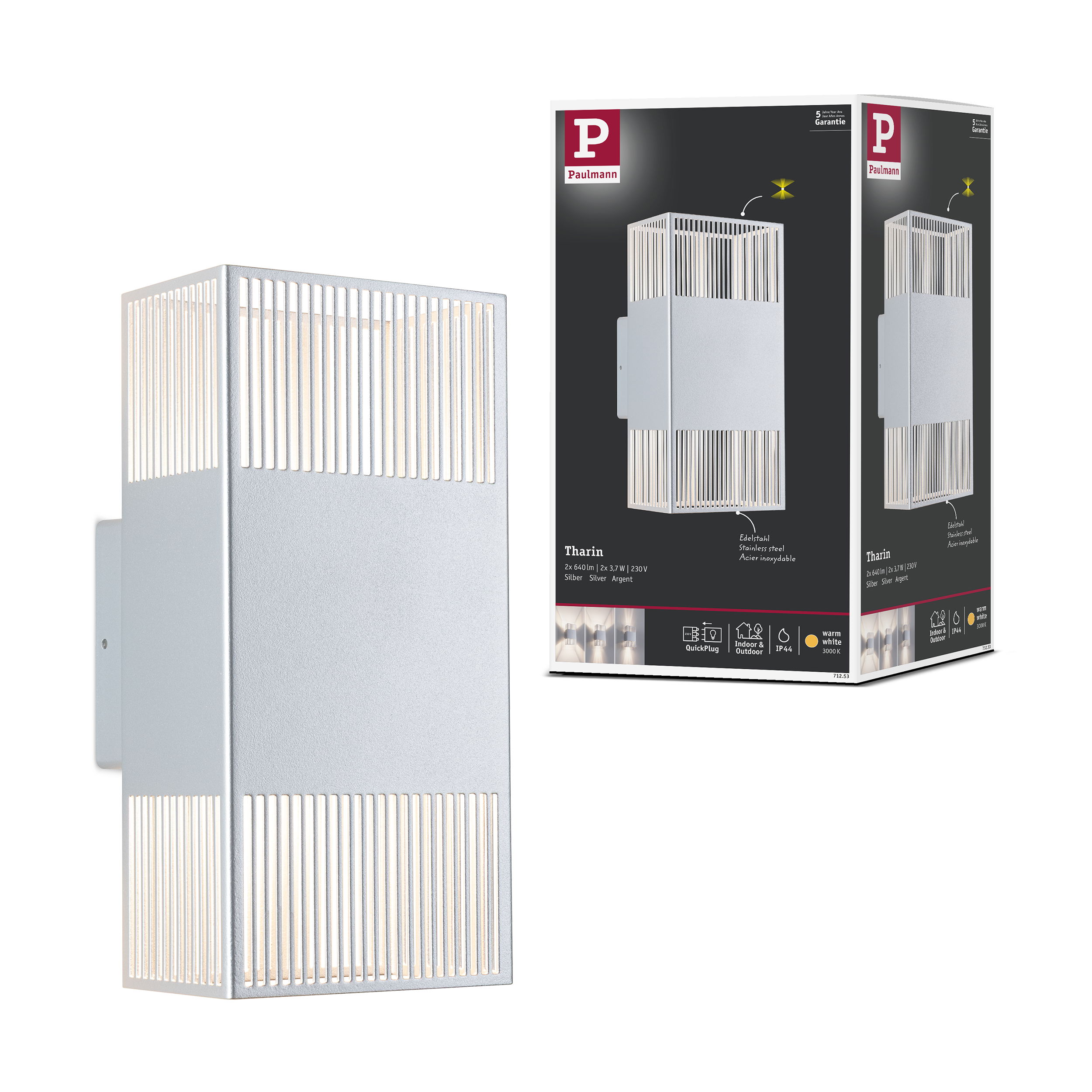 Srebrna lampa ścienna z pionowymi lamelkami, oświetlona od wewnątrz.