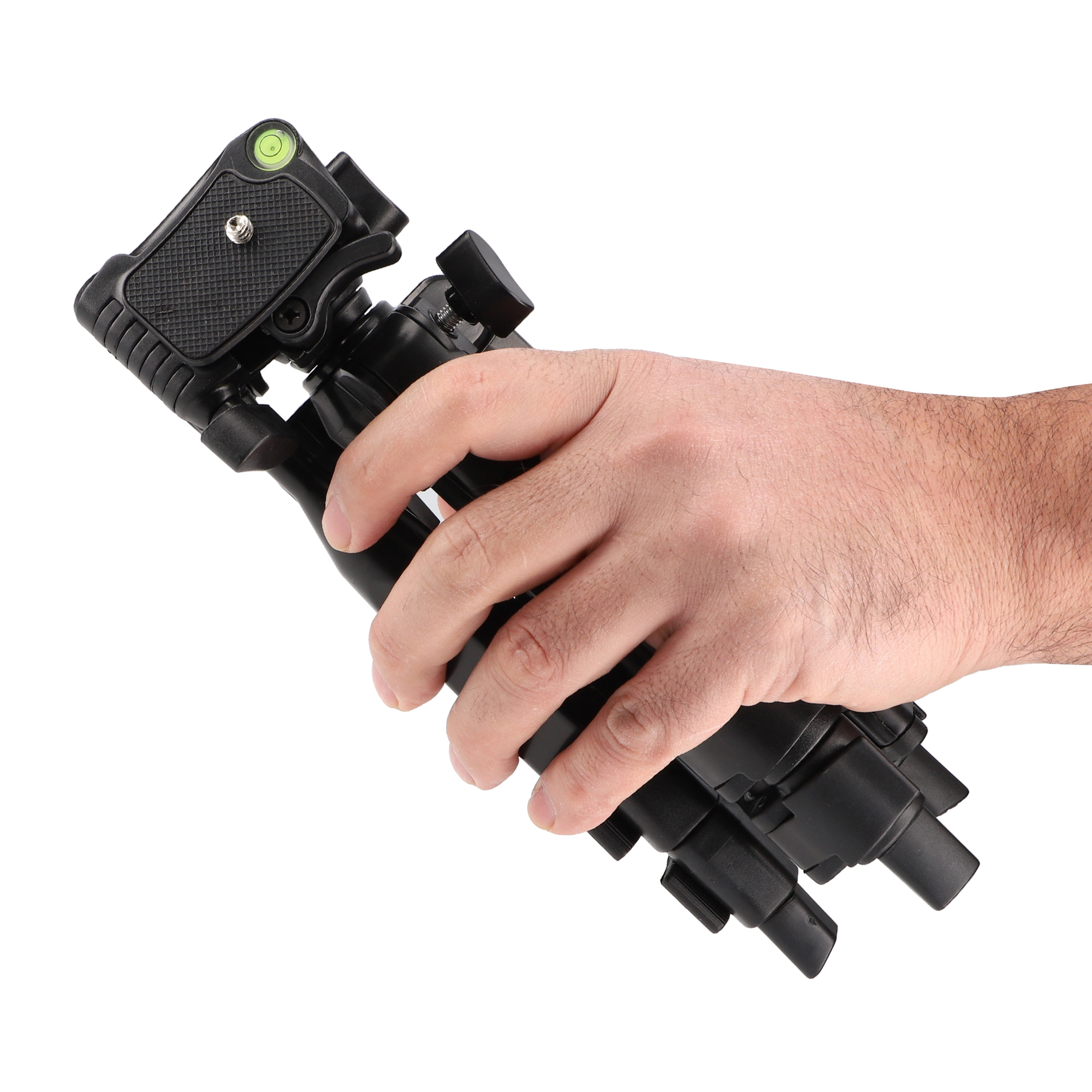 Eine Hand hält ein schwarzes Stativ mit einer Wasserwaage auf dem Kopf.