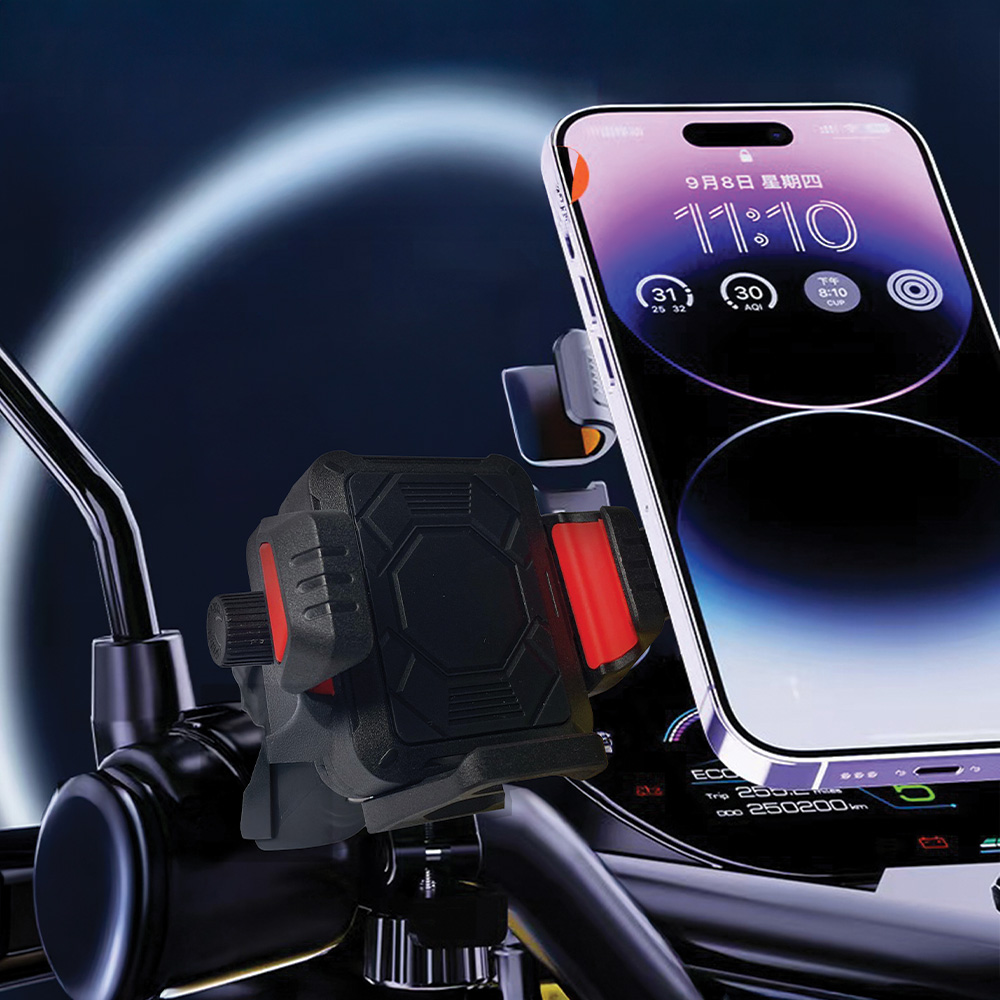 Saat ve hava durumu verilerini gösteren akıllı telefon tutan motosiklet telefonluğu.