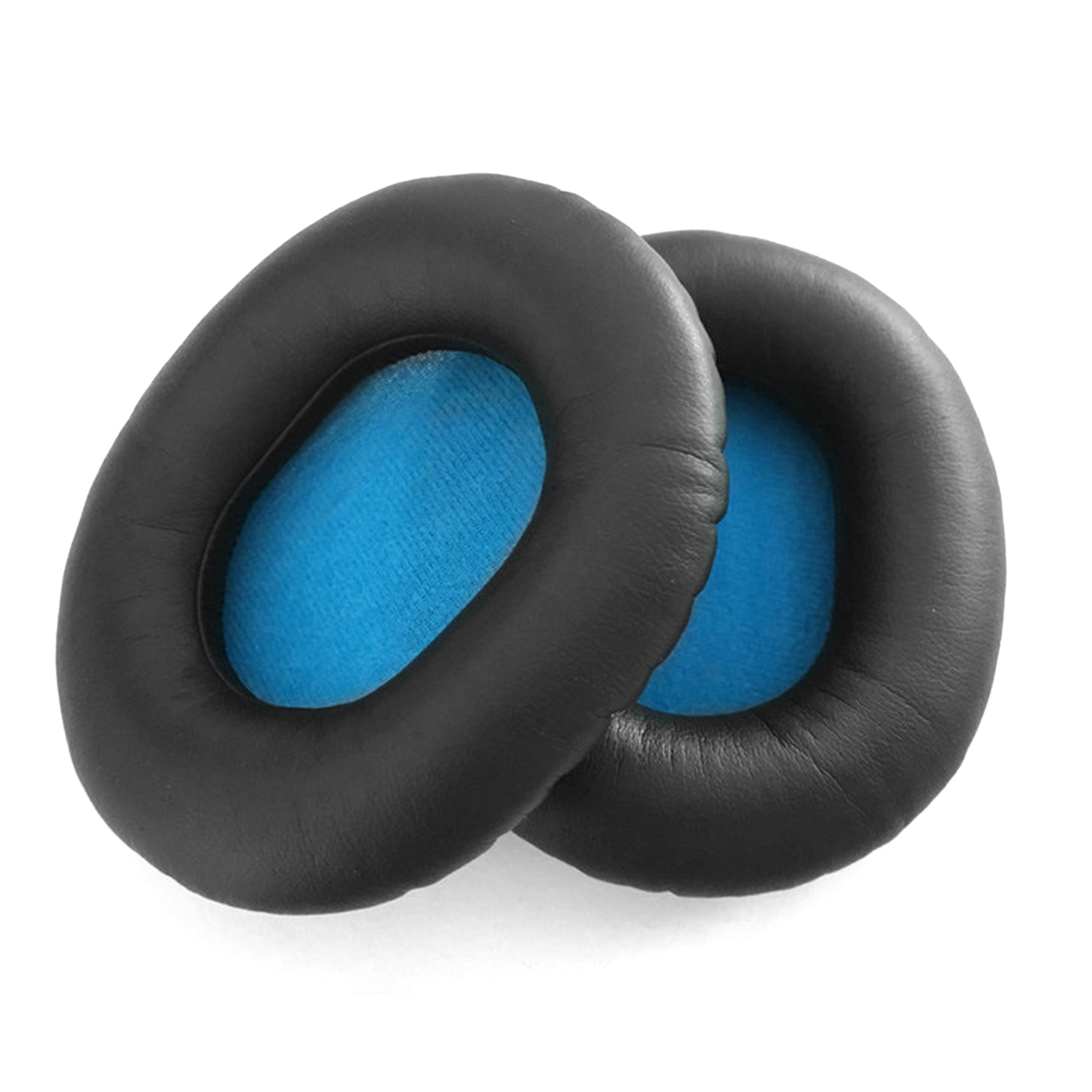 Zwei schwarze Ohrpolster mit blauem Innenfutter auf weißem Hintergrund.