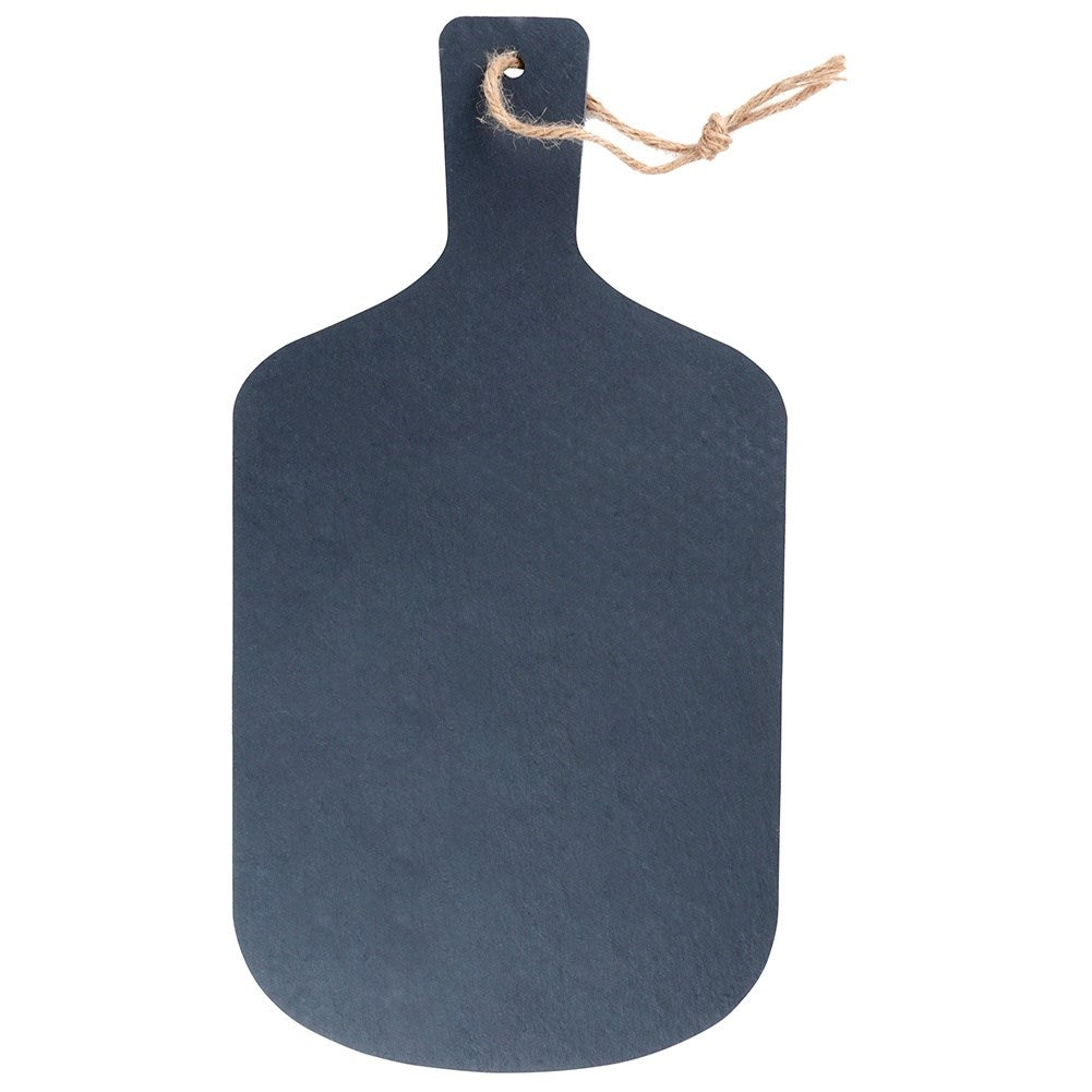 Pizarra gris oscura con asa y cordel, sobre fondo blanco.