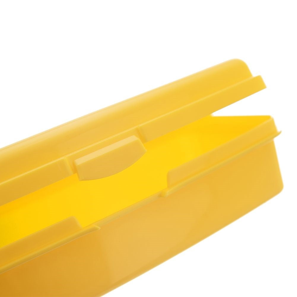 Un recipiente amarillo con tapa abierta.