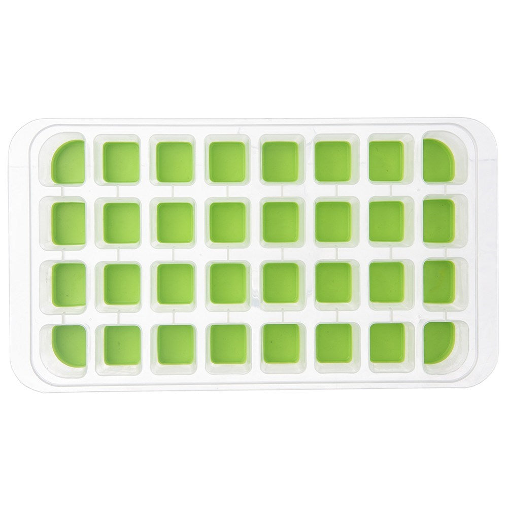 Una cubitera blanca con 30 compartimentos verdes, cada uno medio lleno.