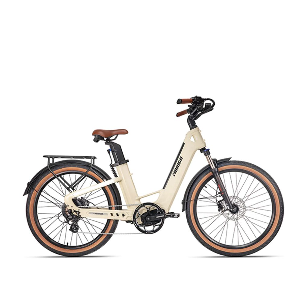 Una bicicleta eléctrica color crema con sillín y manillar marrones, fondo blanco.