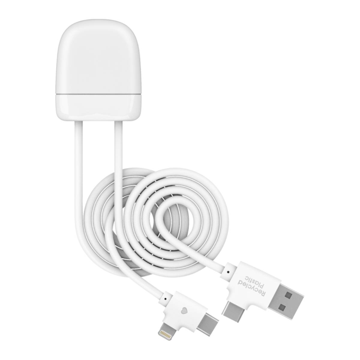 Weißes Ladekabel mit USB-, USB-C- und Lightning-Anschlüssen. Text: 'Recycled Plastic'.