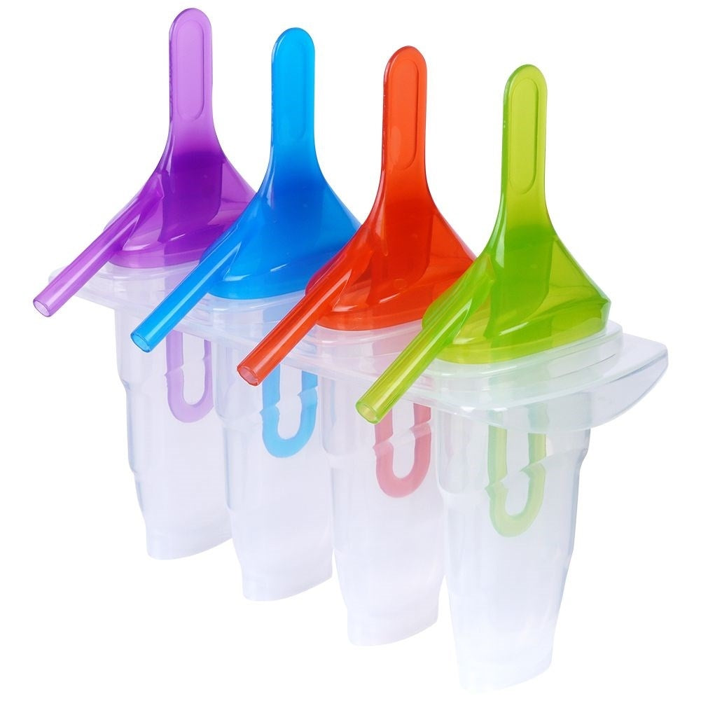 Cuatro moldes coloridos para helado: morado, azul, rojo y verde.