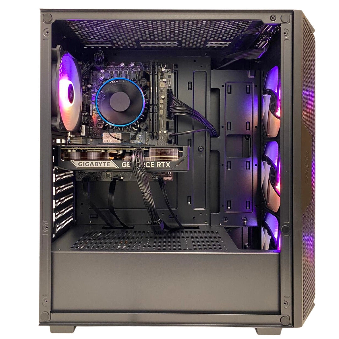 Una caja de PC abierta mostrando componentes internos y ventiladores RGB.